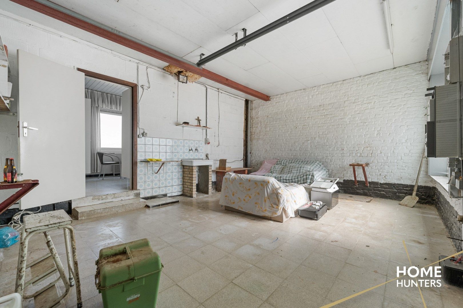 Karaktervolle woning met 6 garages en panoramisch zicht op groen landschap foto 12