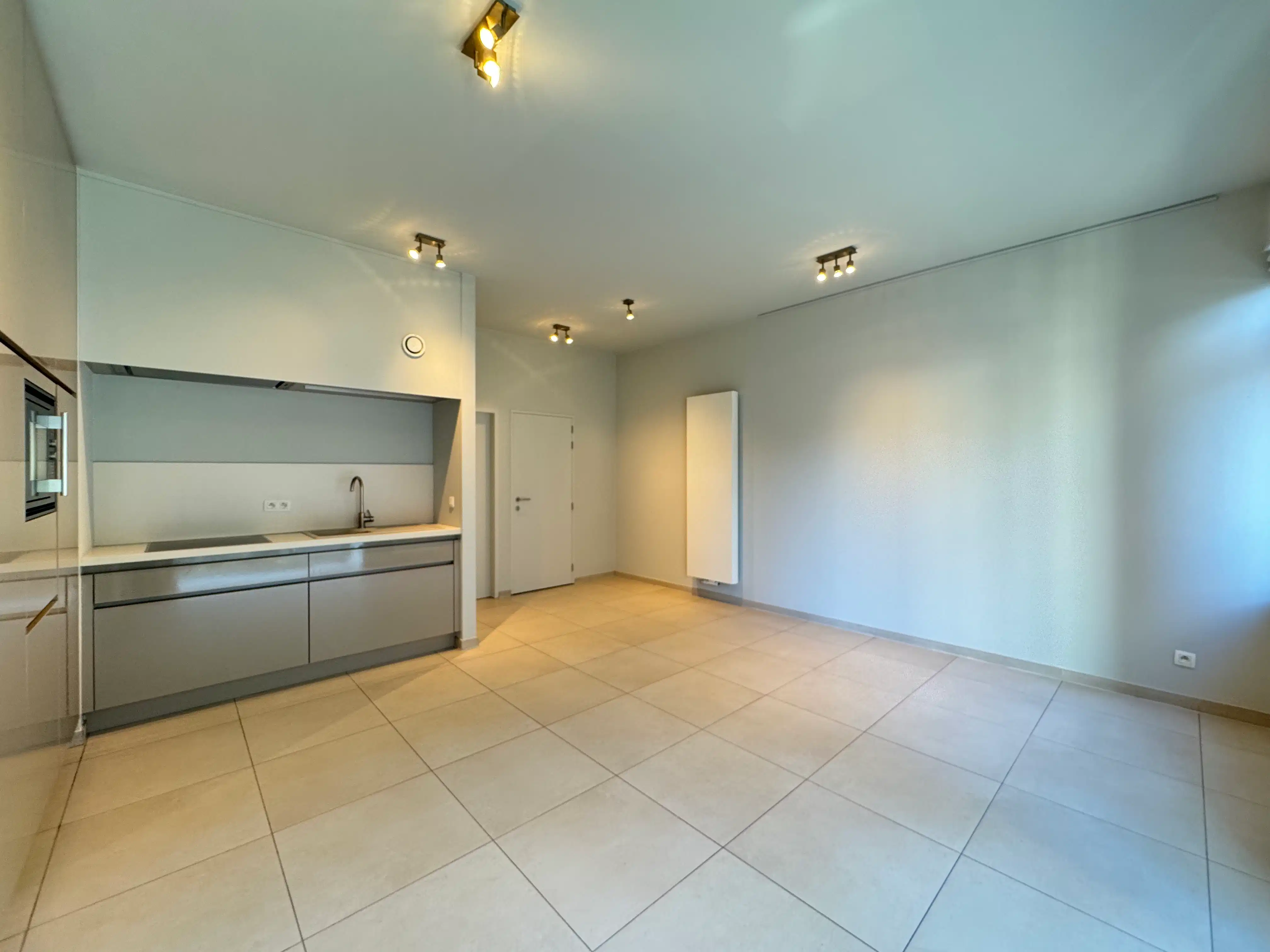 Appartement in gerenoveerd eclectisch herenhuis aan de Sint-Jozefkerk foto 3