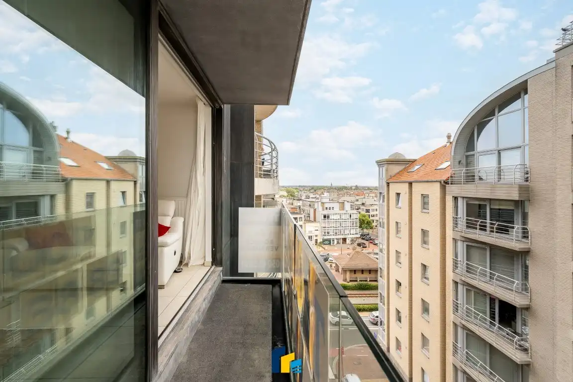 Recent app. met zonnig balkon en zijdelings zeezicht foto 6