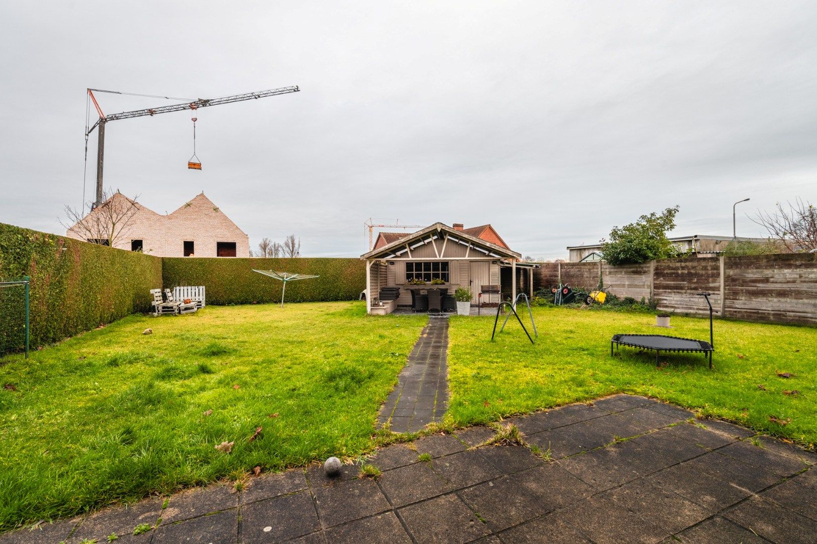 Villa met 6 kamers,  garage, 44 zonnepanelen, en veel ruimte op 810 m² foto 19