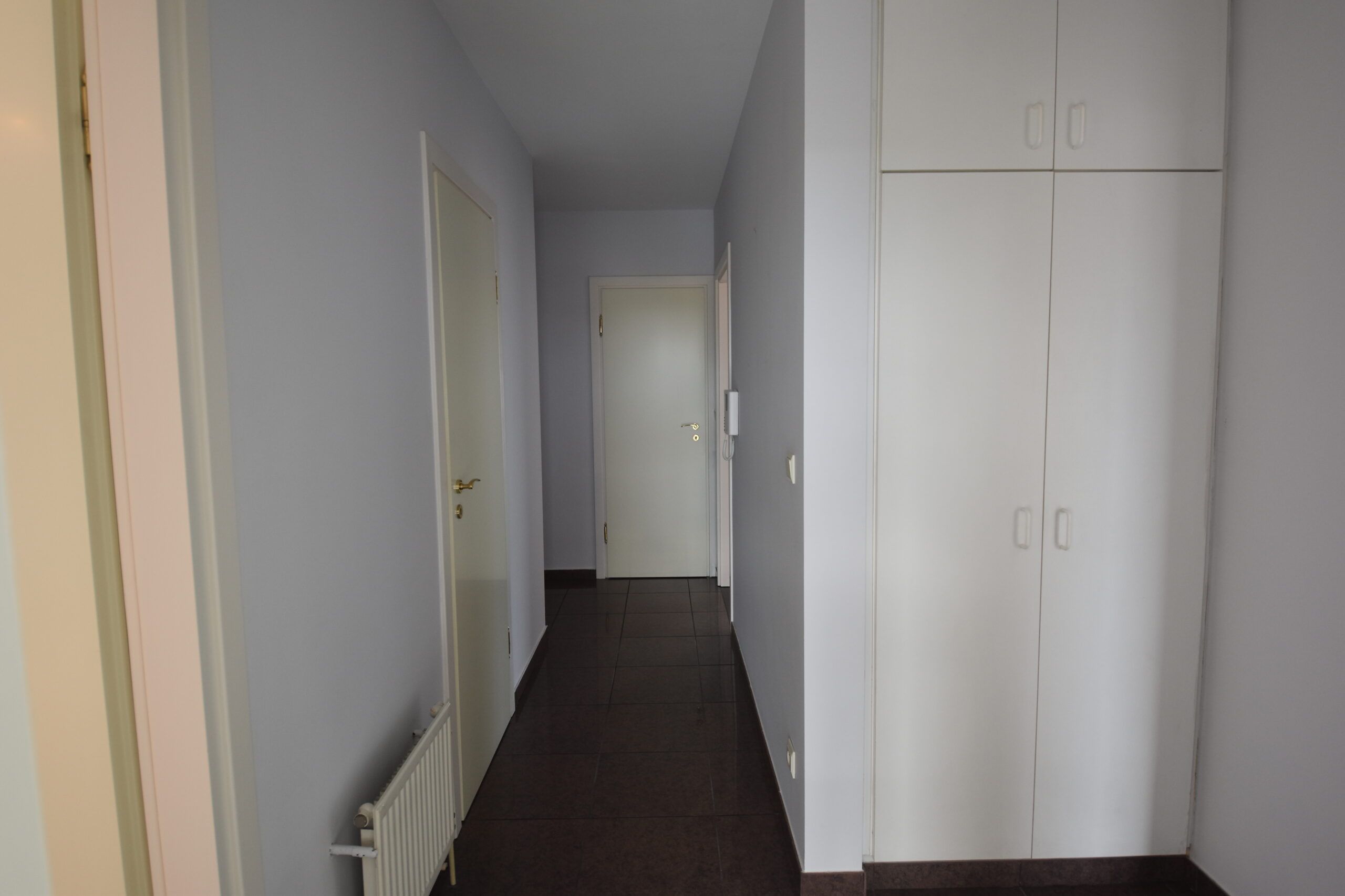 Stijlvol en ruim appartement met 3 slaapkamers en zonnig terras. foto 8