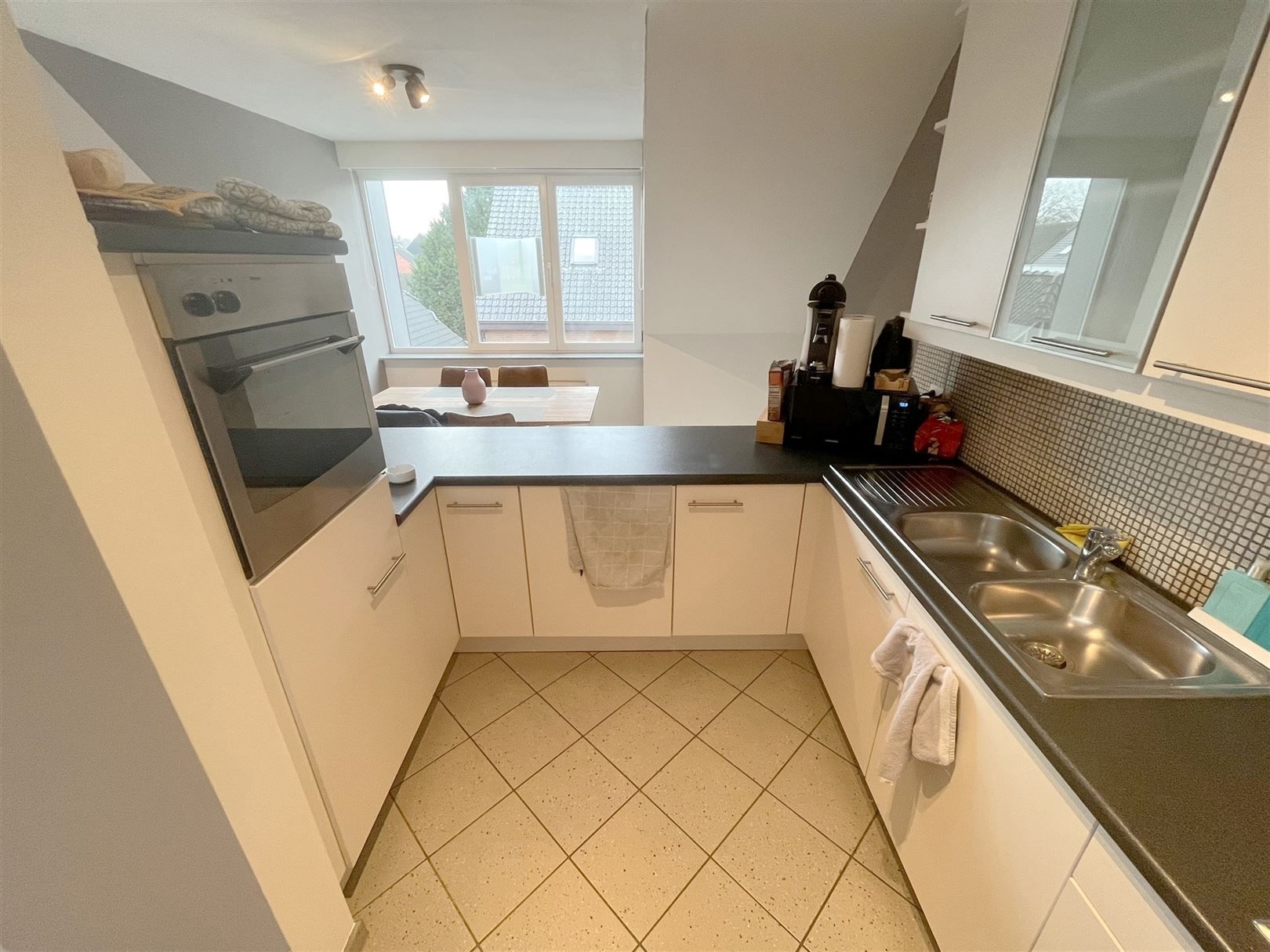 Rustig gelegen 2 slaapkamer appartement met garage foto 6