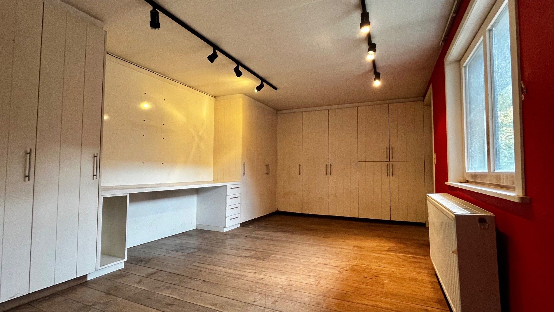 Te renoveren ruime woning op 911 m² te Lendelede – met garage en 5 kamers foto 12