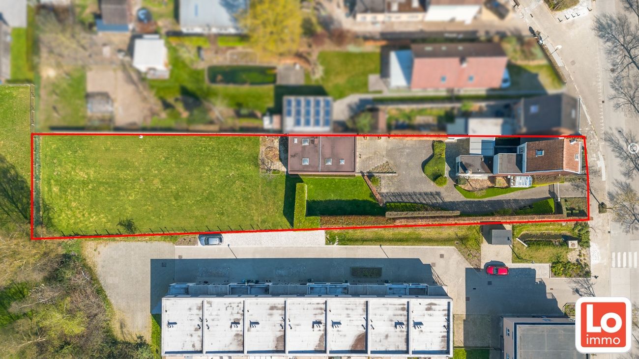 Prachtige eigendom op 1774m² met ruime garage/magazijn en 5 slaapkamers foto 2