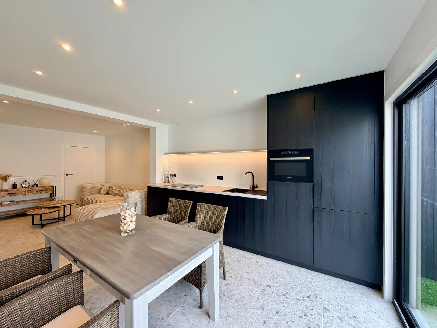 Volledig gerenoveerde woning met 3 slaapkamers en garage te Izegem! foto 6