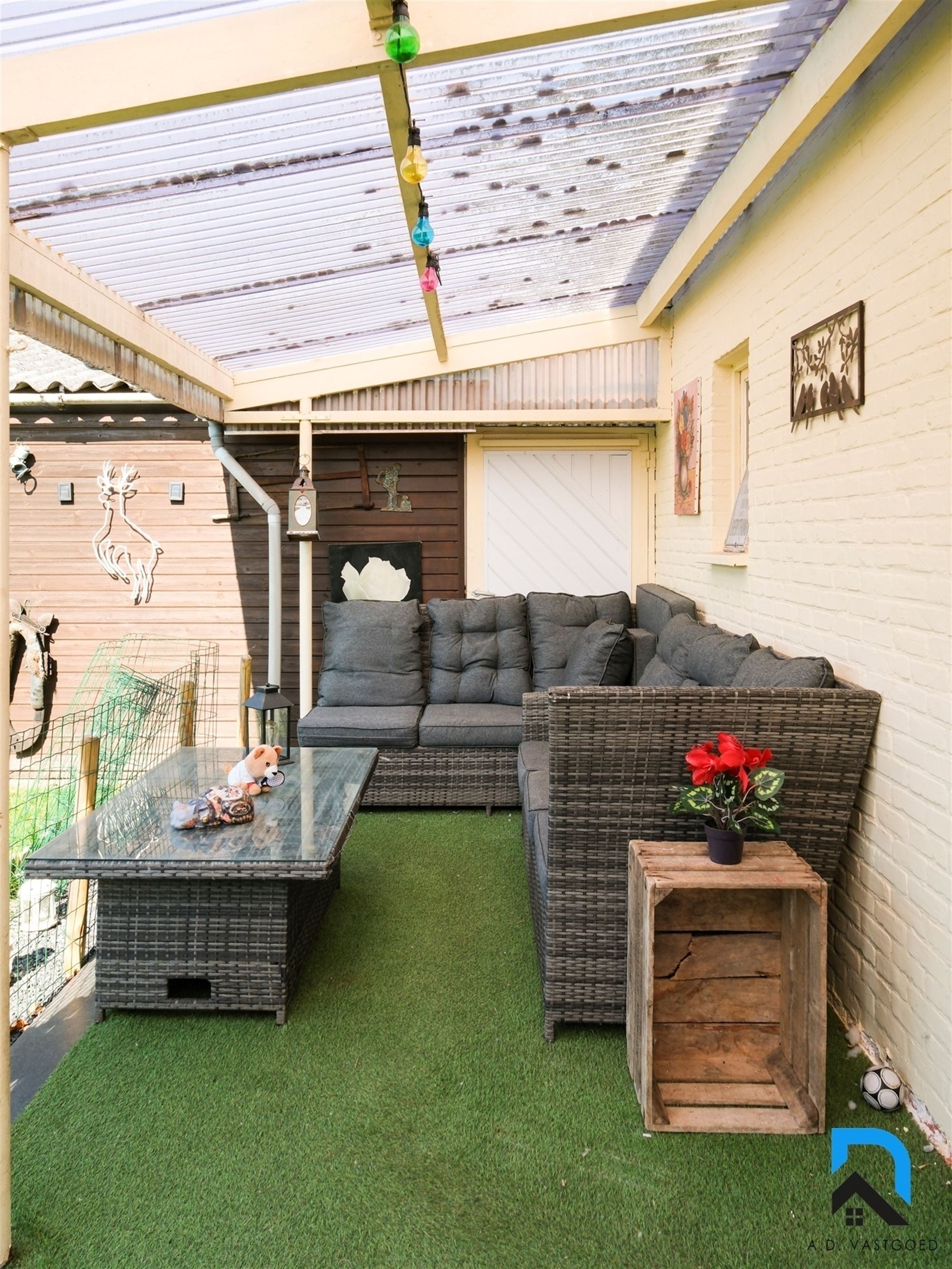 Ruime woning met grote tuin en dubbele garage foto 28