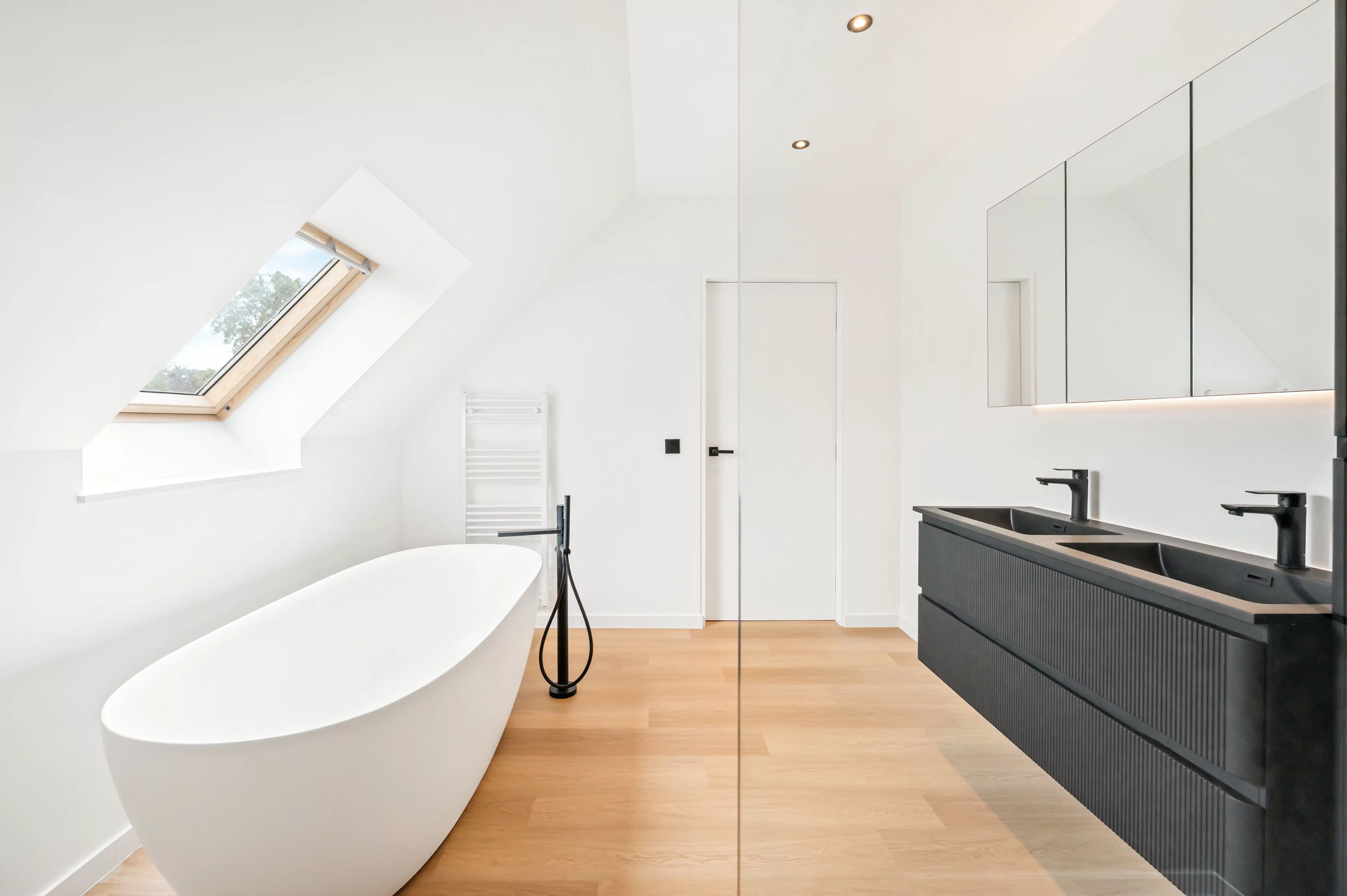 Instapklare woning met 4 slaapkamers en 2 badkamers ! foto 32