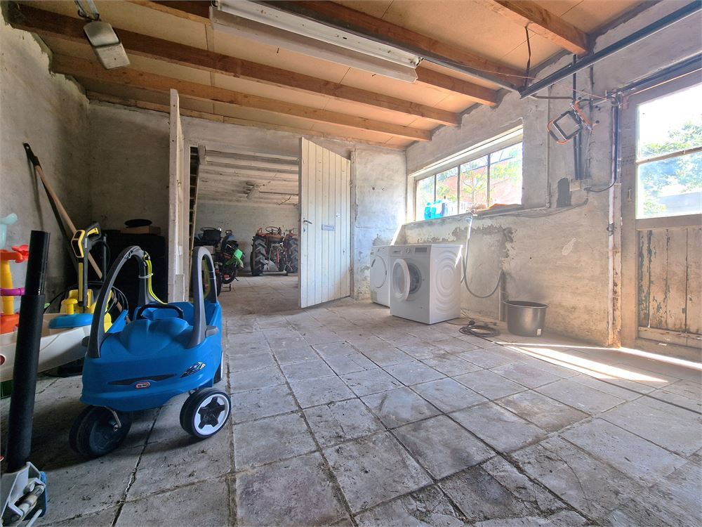 Halfopen te renoveren woning nabij centrum Pittem op een perceel van 348m²! foto 22
