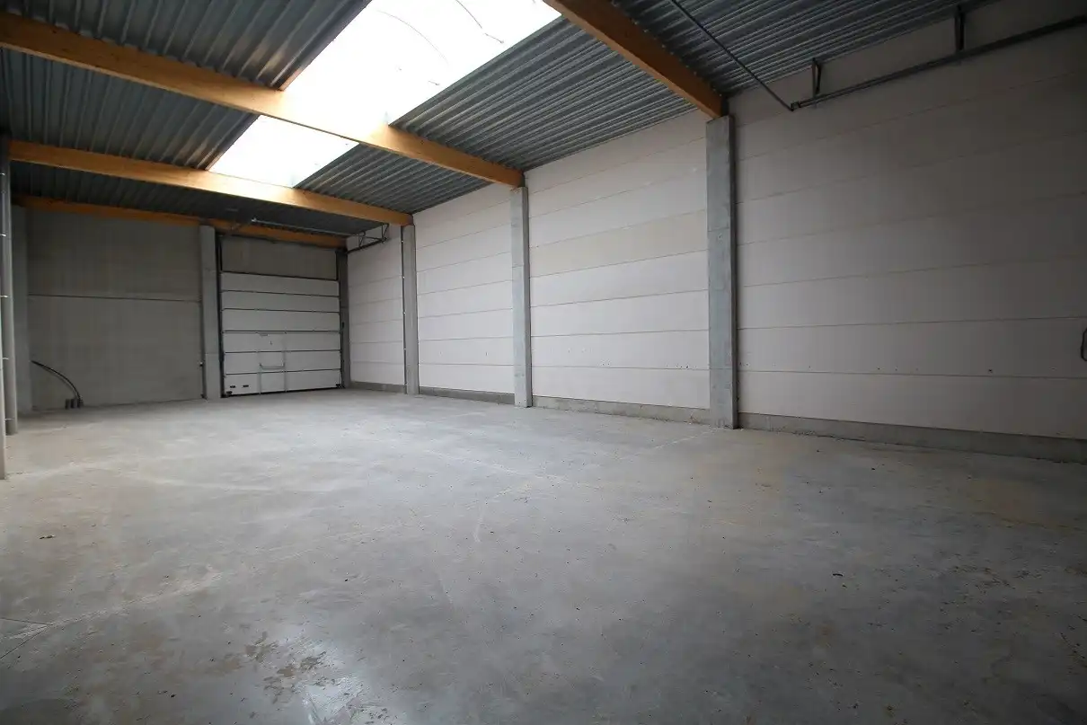 Opslagruimte met 2 poorten te huur! foto 4