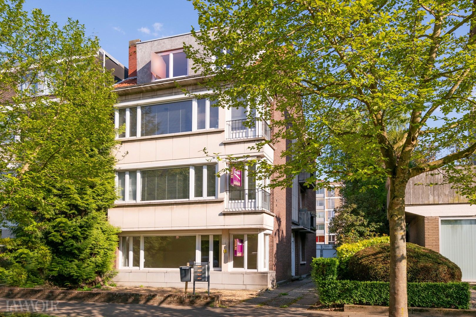 Hoofdfoto van de publicatie: Gelijkvloers appartement met zeer ruim terras in de Pulhofwijk in Antwerpen.