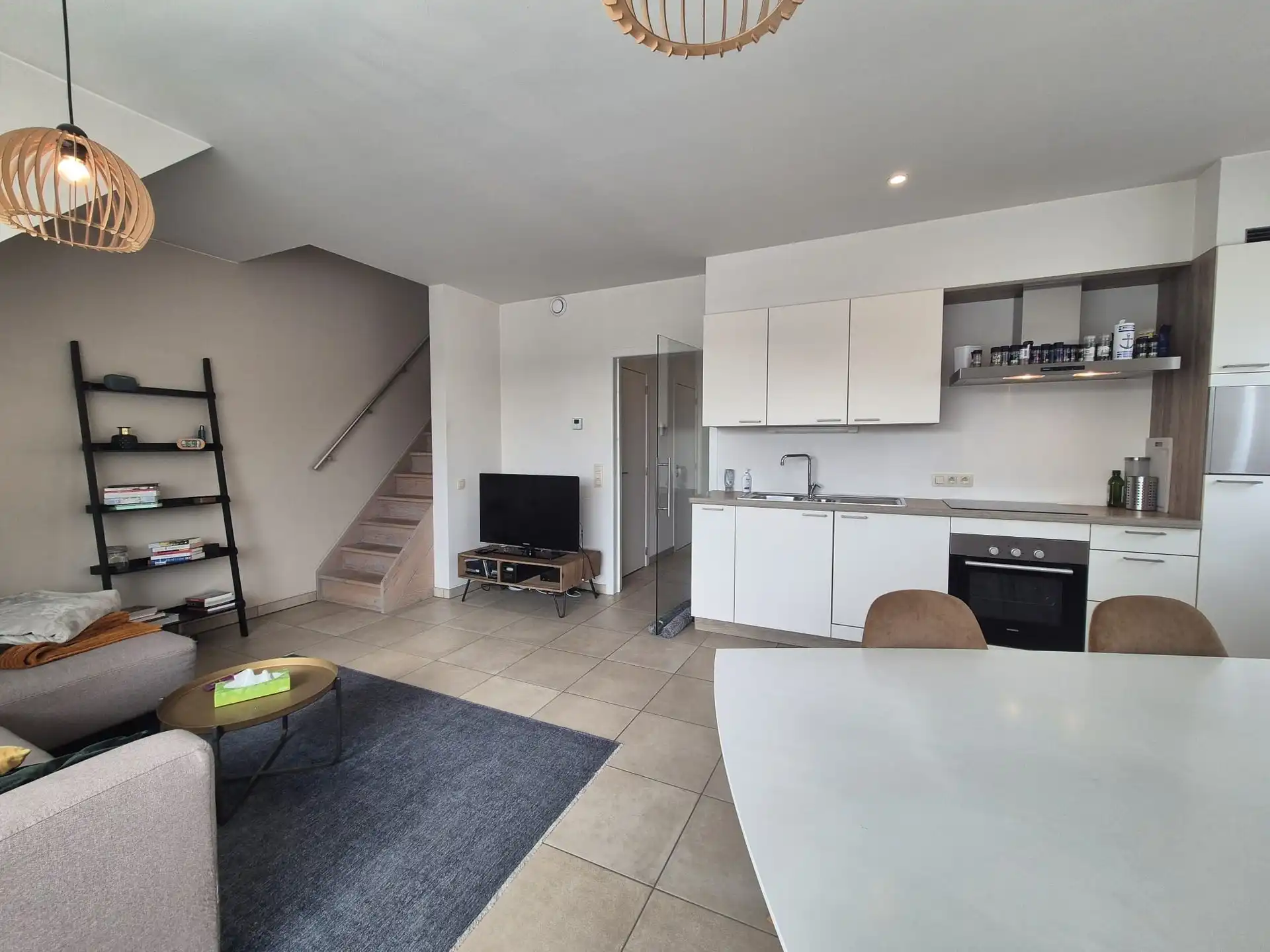 Gunstig gelegen ruim éénslaapkamer appartement met leuk terras. foto 3