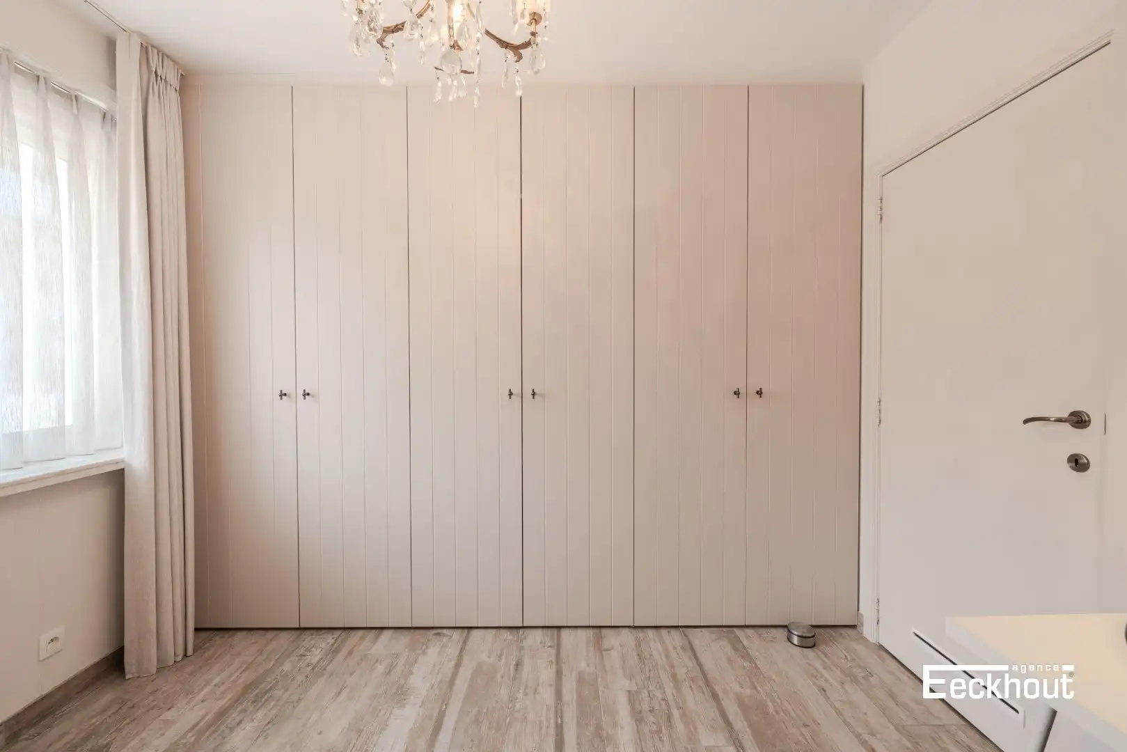 Gerenoveerd appartement met uitzonderlijk groot terras! foto 16