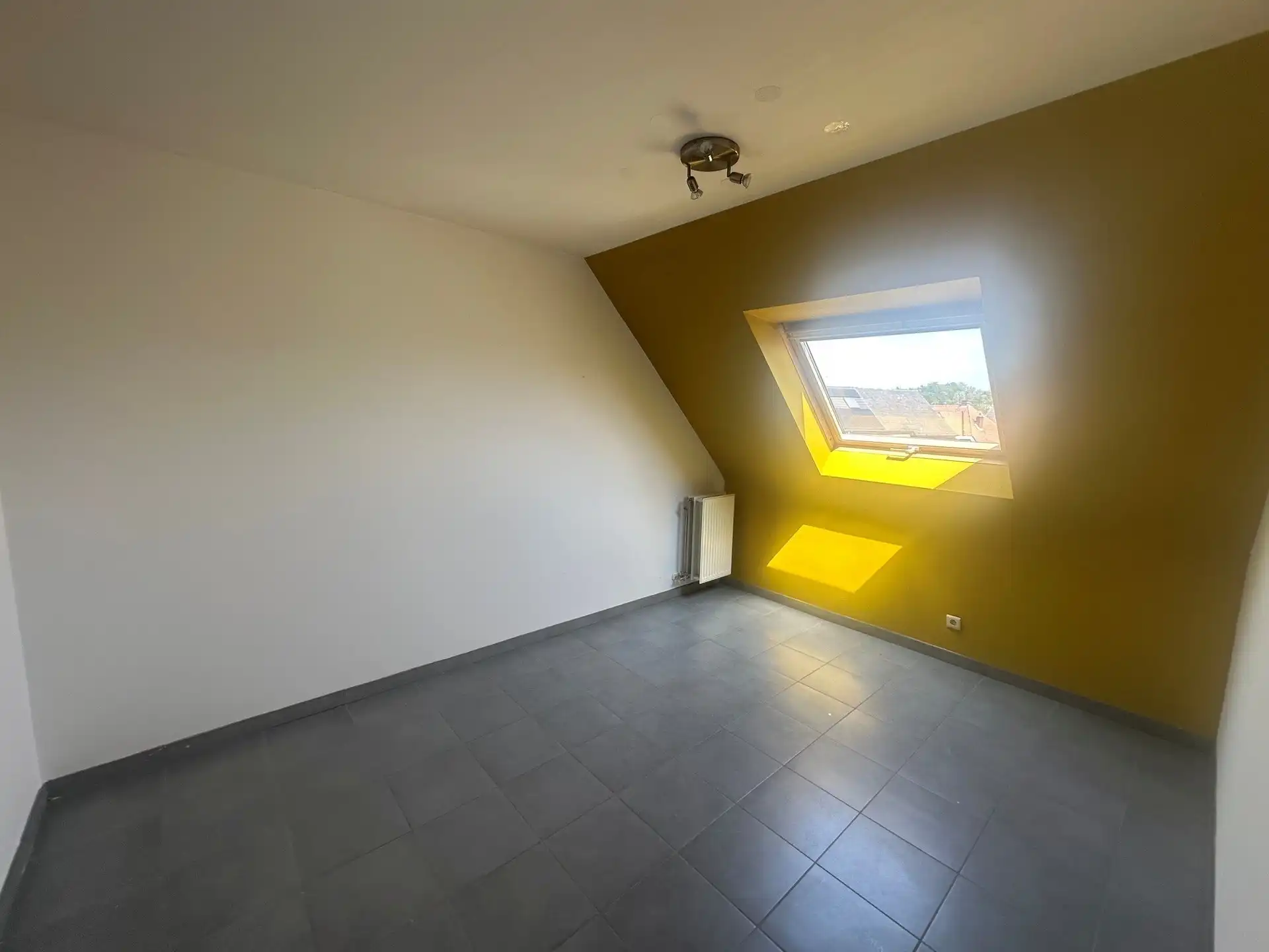 Rustig gelegen duplex appartement met carport foto 9