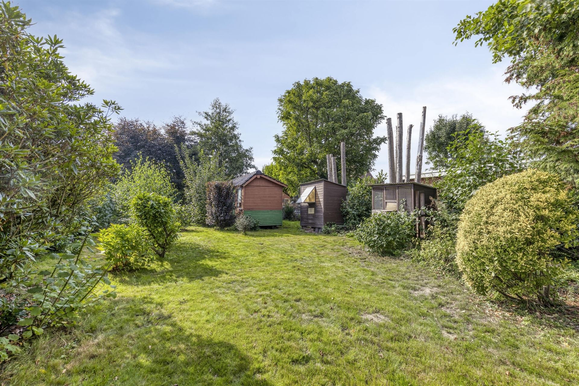 Ruim huis met 4 slaapkamers en grote tuin. foto 17