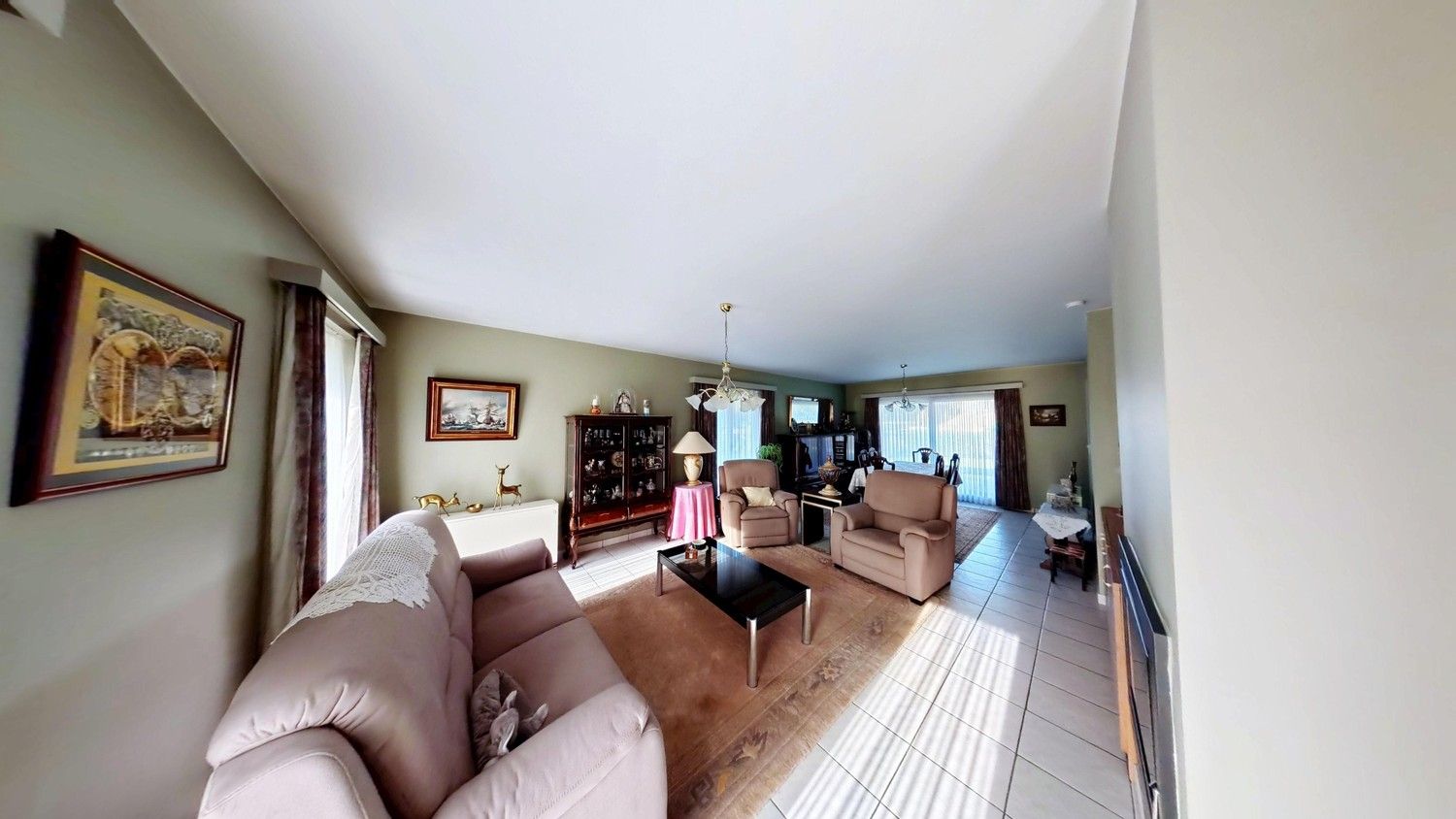 Ruime woning op toplocatie met grote tuin en inpandige garage! foto 4