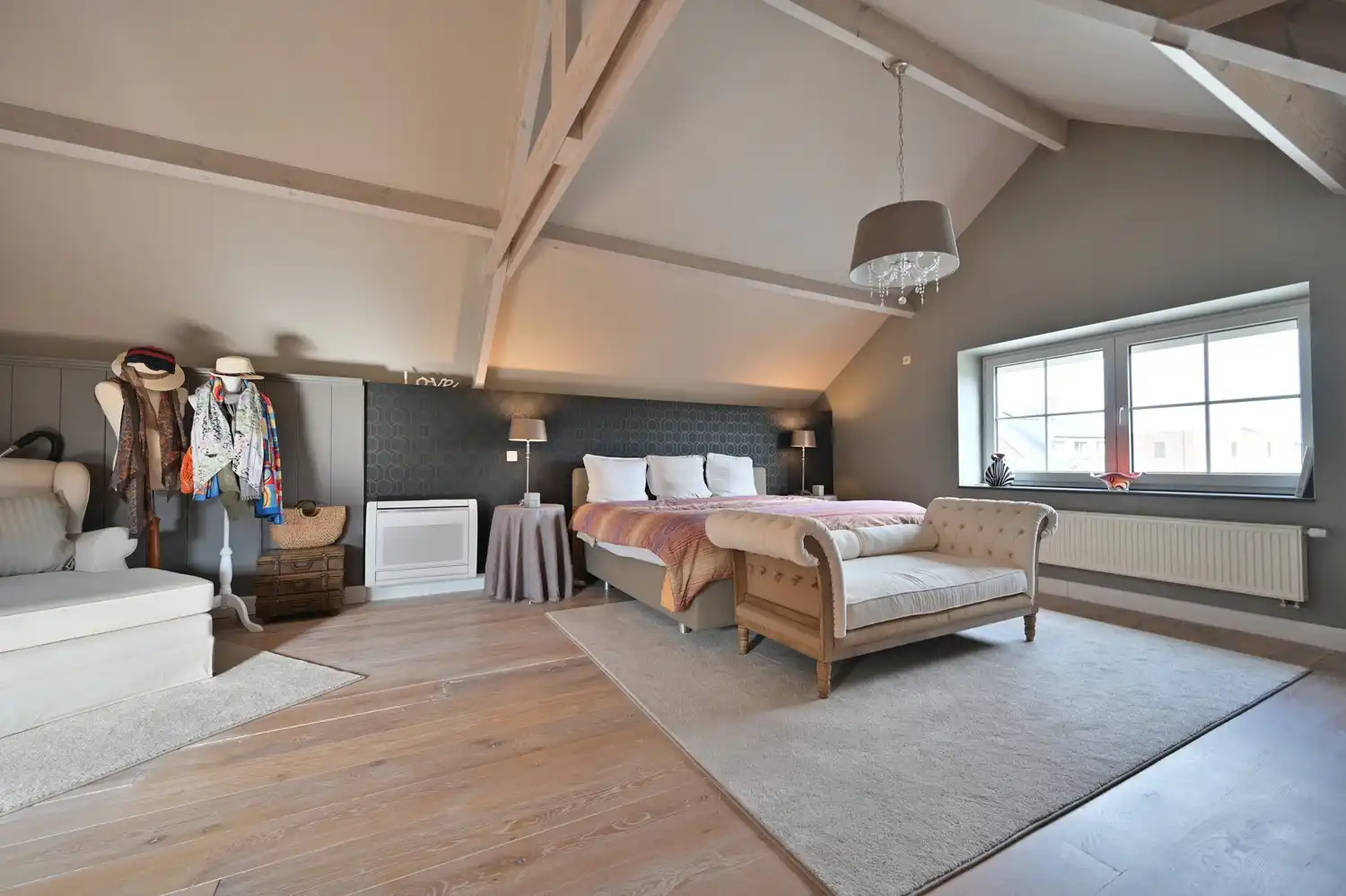Royale, karaktervolle woning met 5 slaapkamers en 4 badkamers aan de grens met Maastricht foto 14