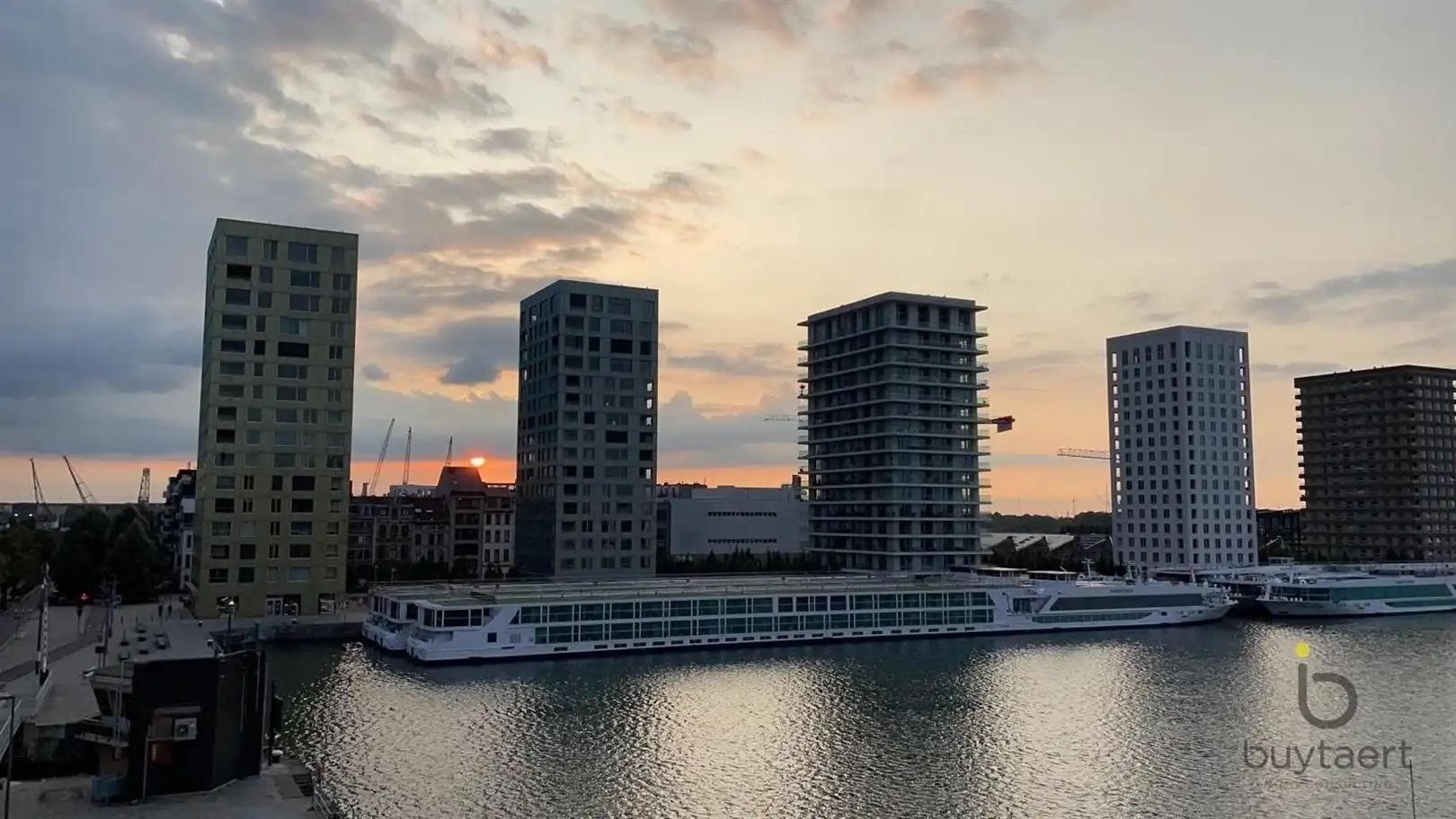 Schitterend appartement met zicht op de water! foto 23