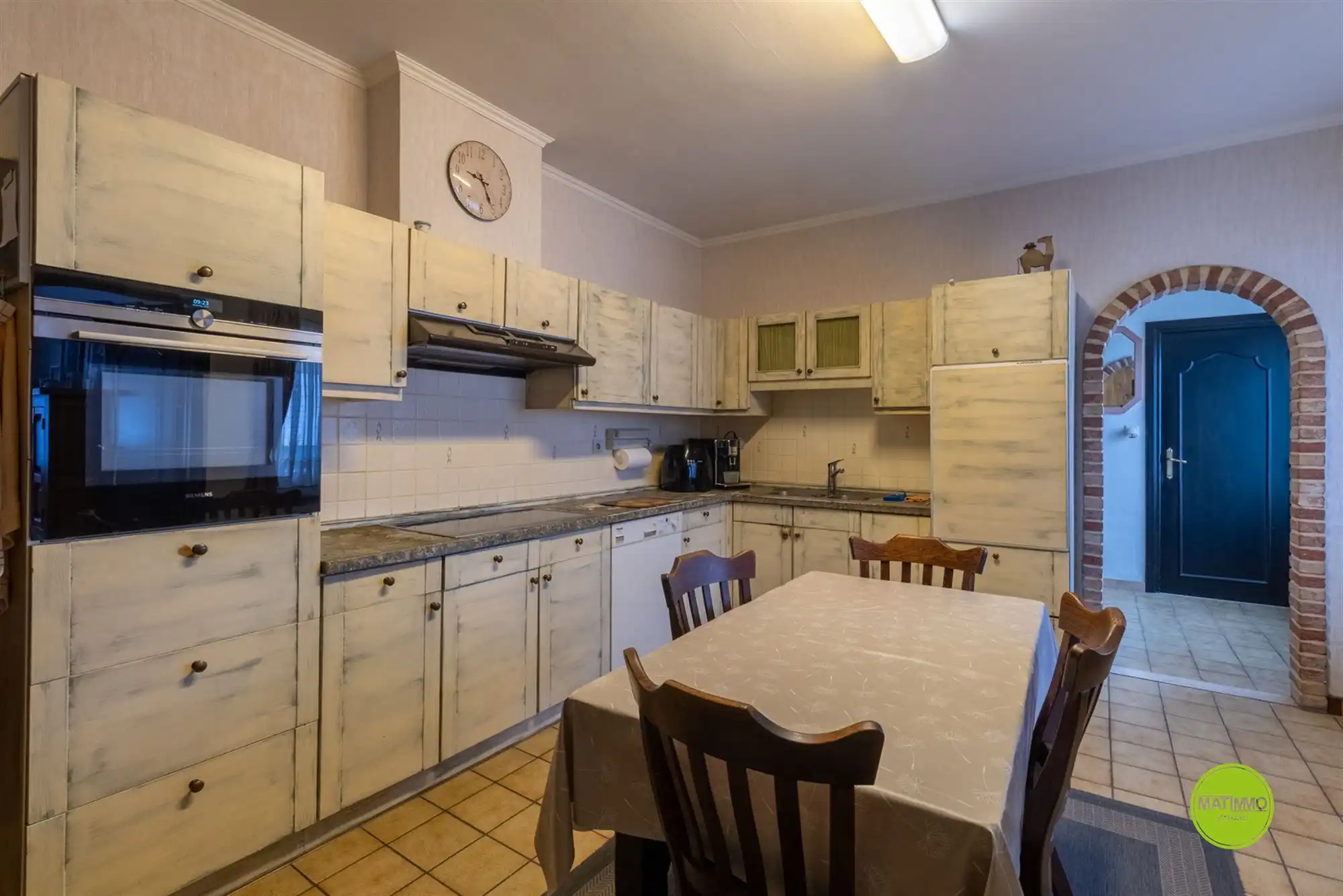 Halfopen woning met veel potentieel in het centrum van Bree foto 10