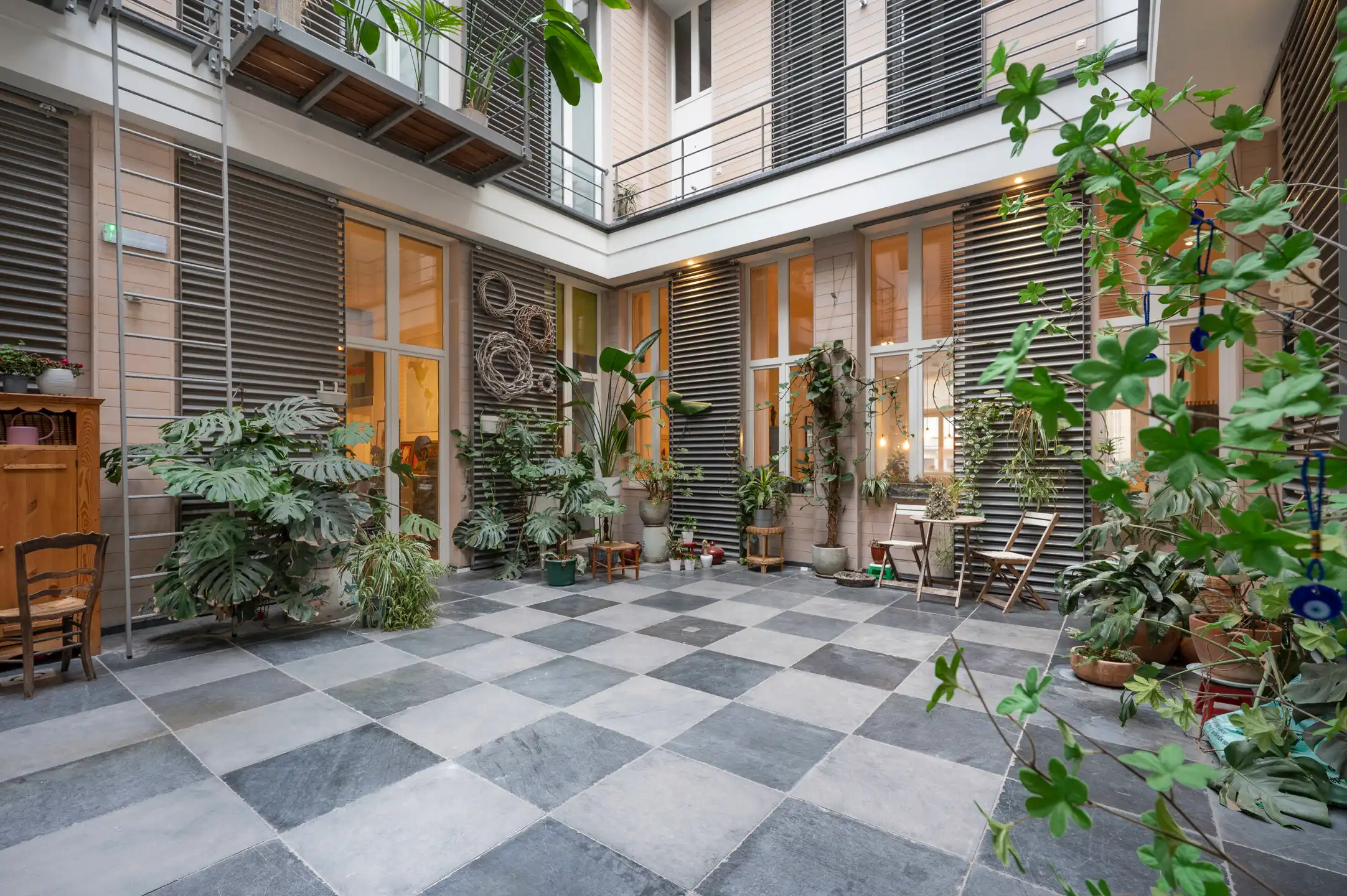 ANTWERPEN CENTRAAL - Royaal appartement met parking foto {{pictureIndex}}