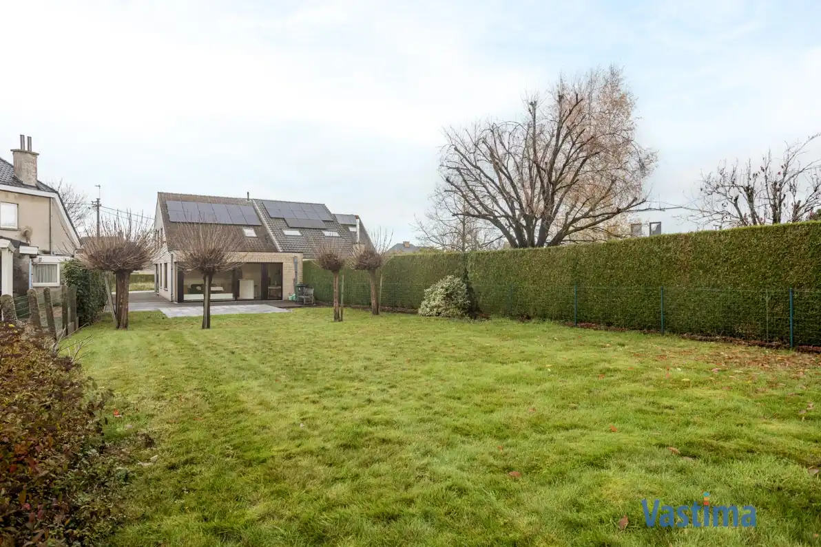 Ruime halfopen gezinswoning met praktijkruimte en tuin foto 29