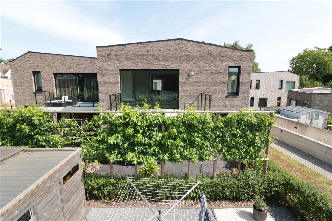 3 appartementen en 4 autostaanplaatsen foto 88