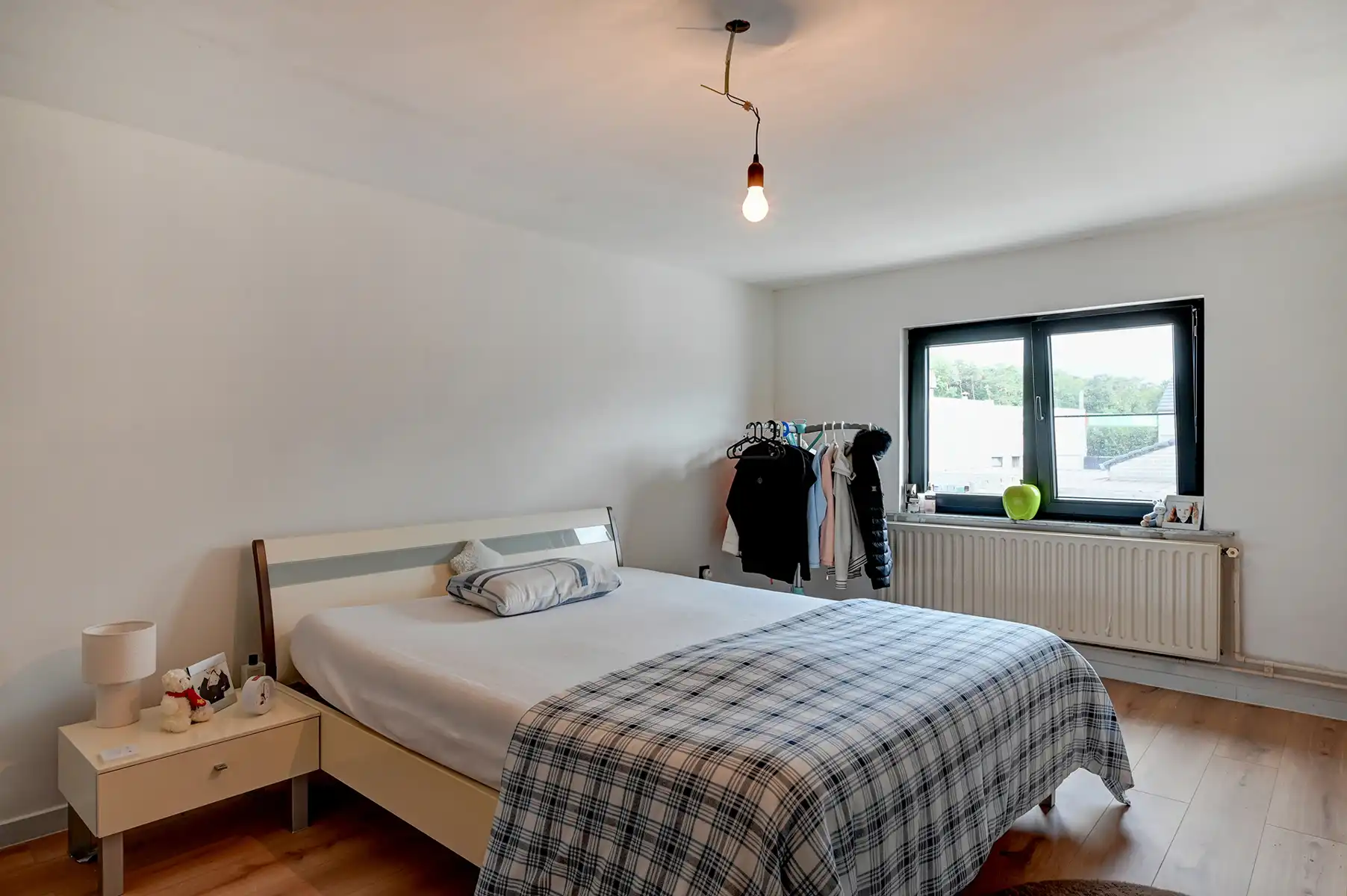 Instapklare, gerenoveerde woning (165 m²) met 2 slaapkamers (mogelijkheid tot 3), veranda en dubbele garage. foto 15