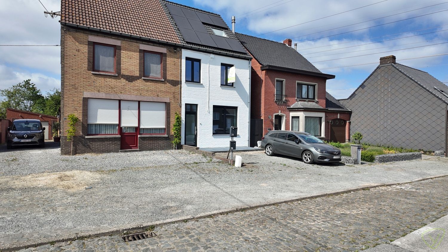 Kwaliteitsvol gerenoveerde en zeer energiezuinige woning vlakbij Veldekensbrug! foto 20