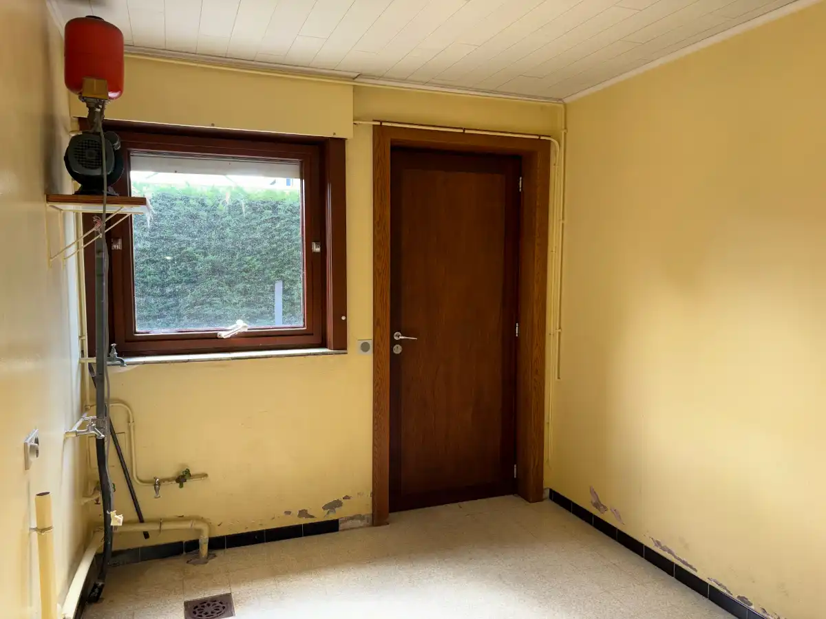 EENGEZINSWONING + garage & grote tuin foto 24