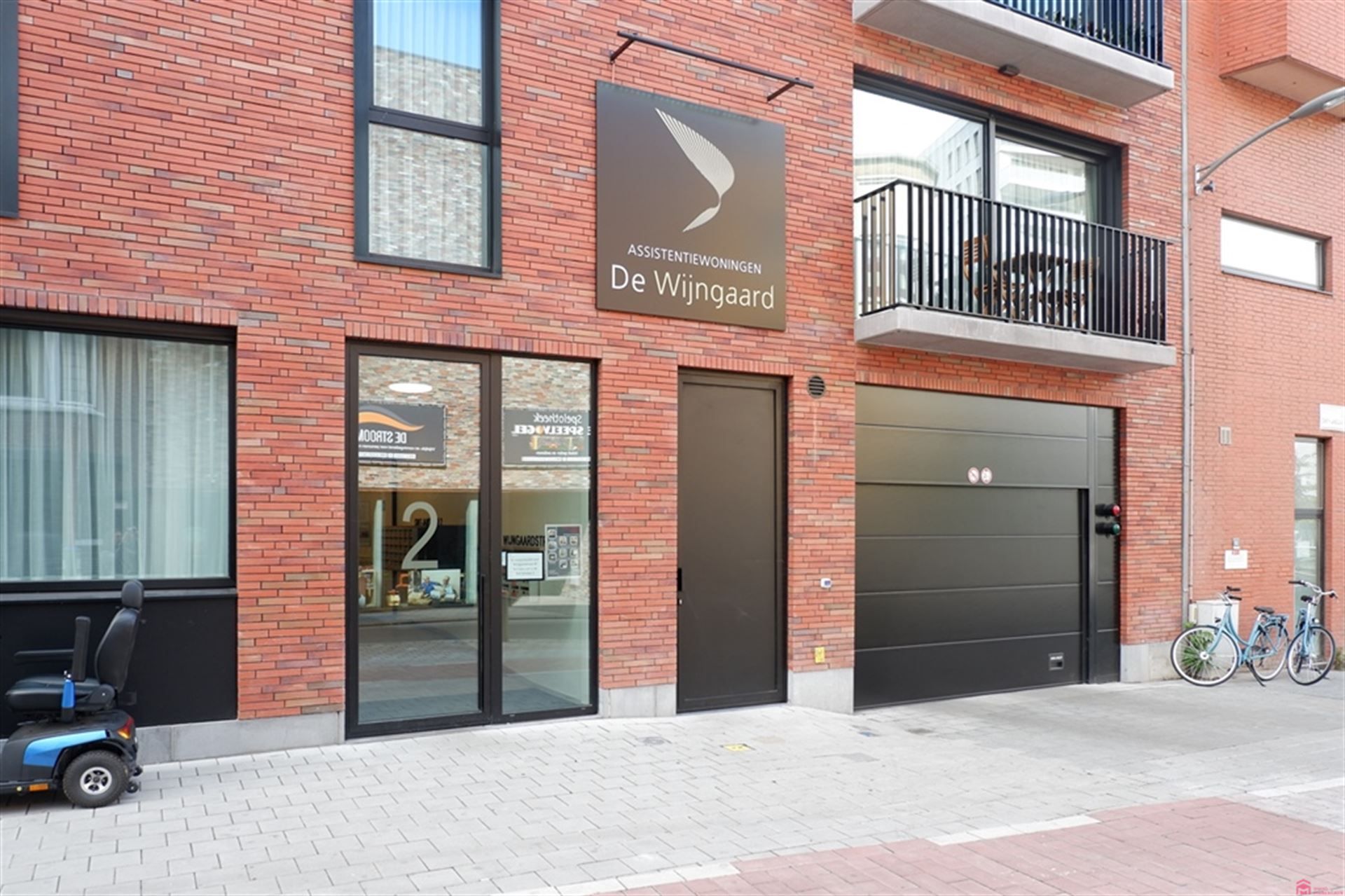 Autostaanplaats naast K in Kortrijk foto 2