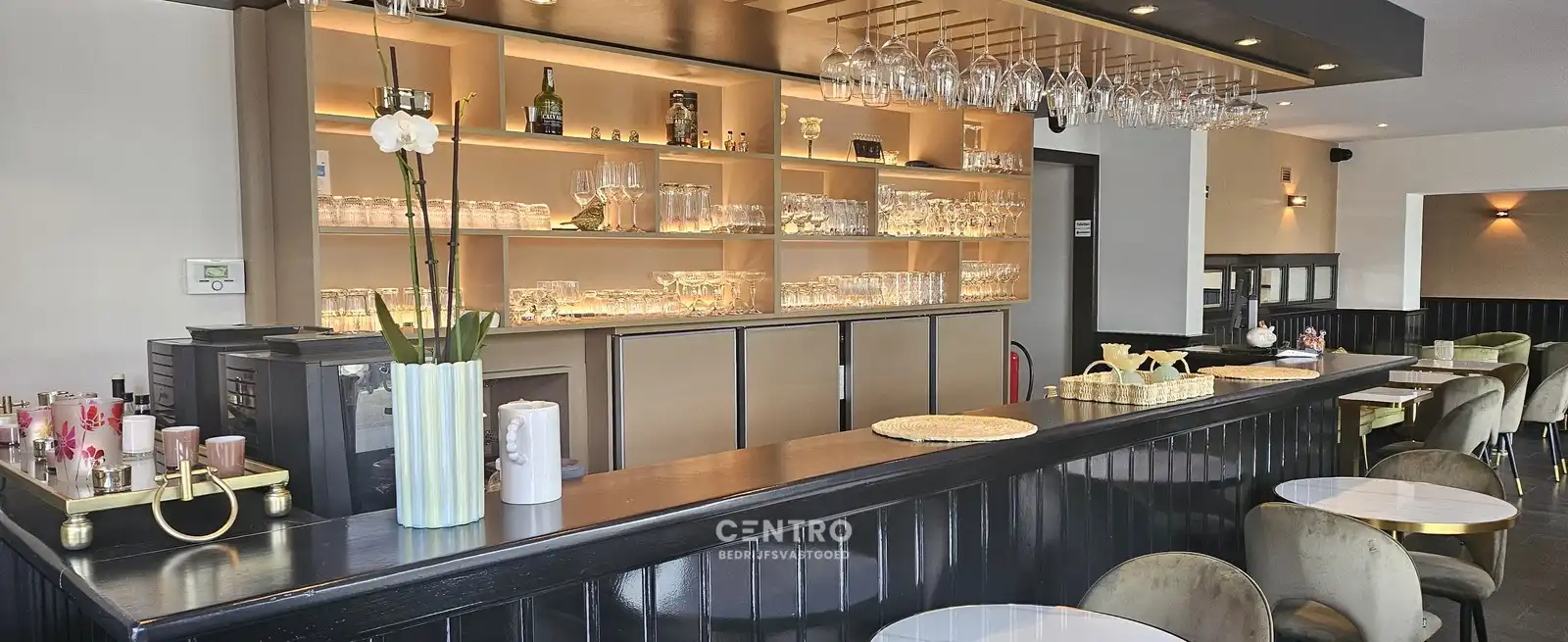Instapklare HORECA-ZAAK met WOONST (3 slpkms) te huur in Oudenburg. Op hoekligging! foto 16