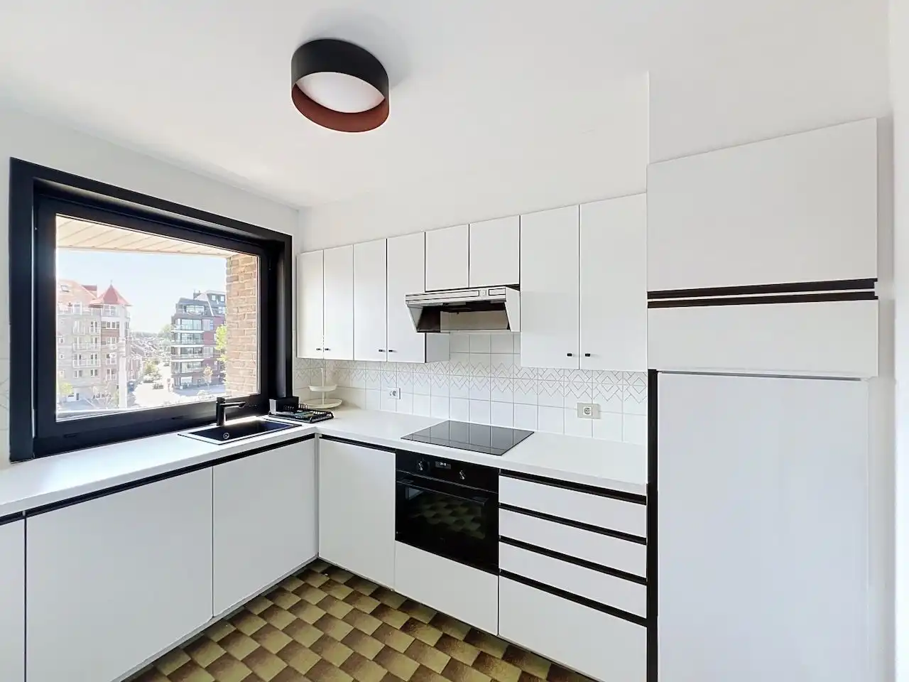 Tweede verblijf l gemeubeld twee slaapkamer appartement, gelegen op de Graaf d'Ursellaan. foto 15