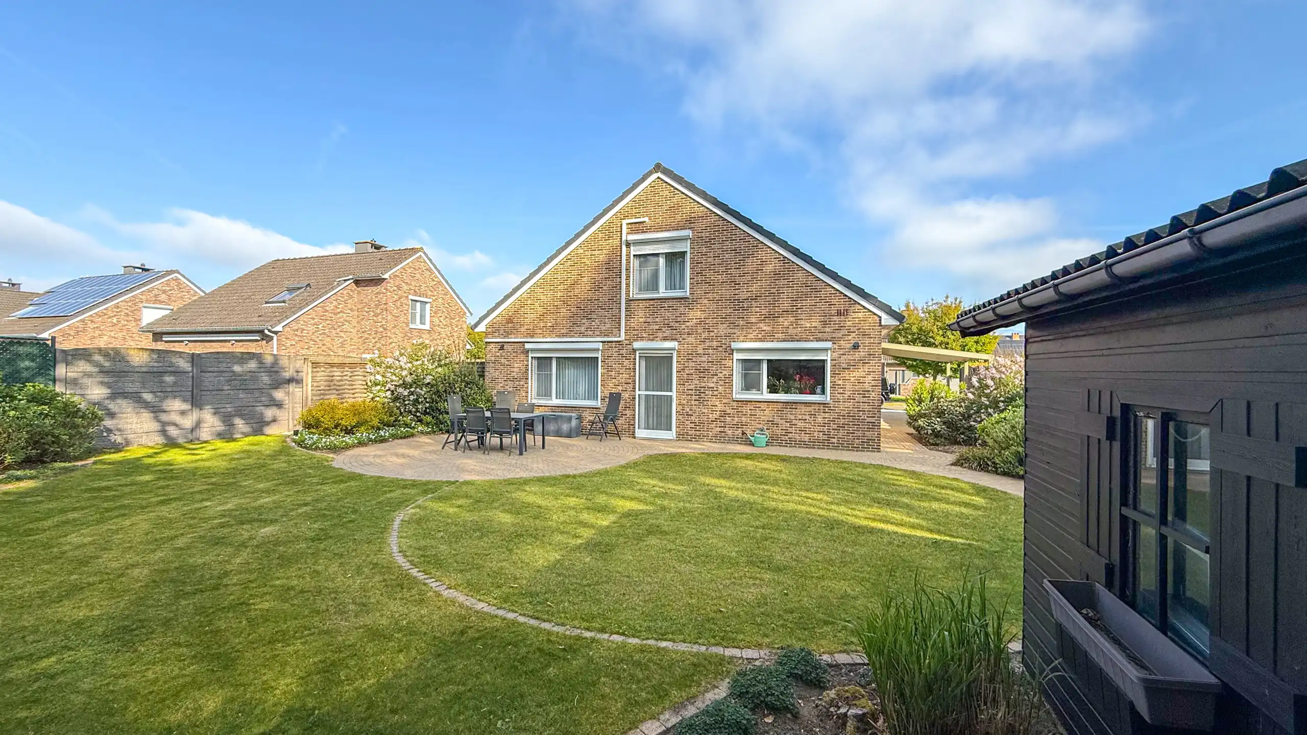 Instapklare woning met 3slpks, tuin, airco en zonnepanelen! foto 37