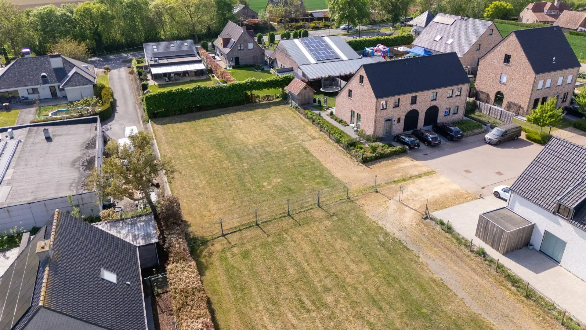 BOUWGROND VOOR HALFOPEN WONING | 411 M² foto {{pictureIndex}}