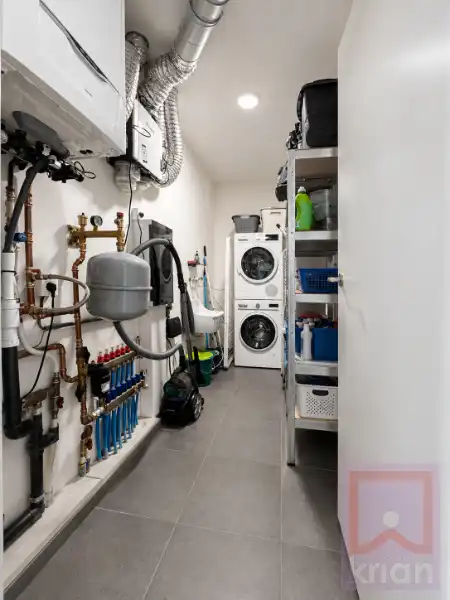 Volledig instapklaar gelijkvloers appartement met 2 slaapkamers, ruime tuin én garagebox foto 9