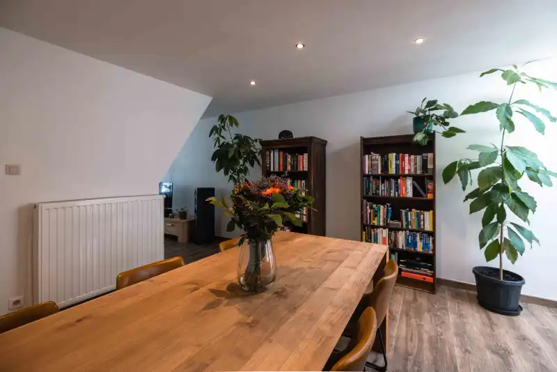 Gerenoveerde 2-slaapkamerwoning met terras te koop in Brugge foto 2