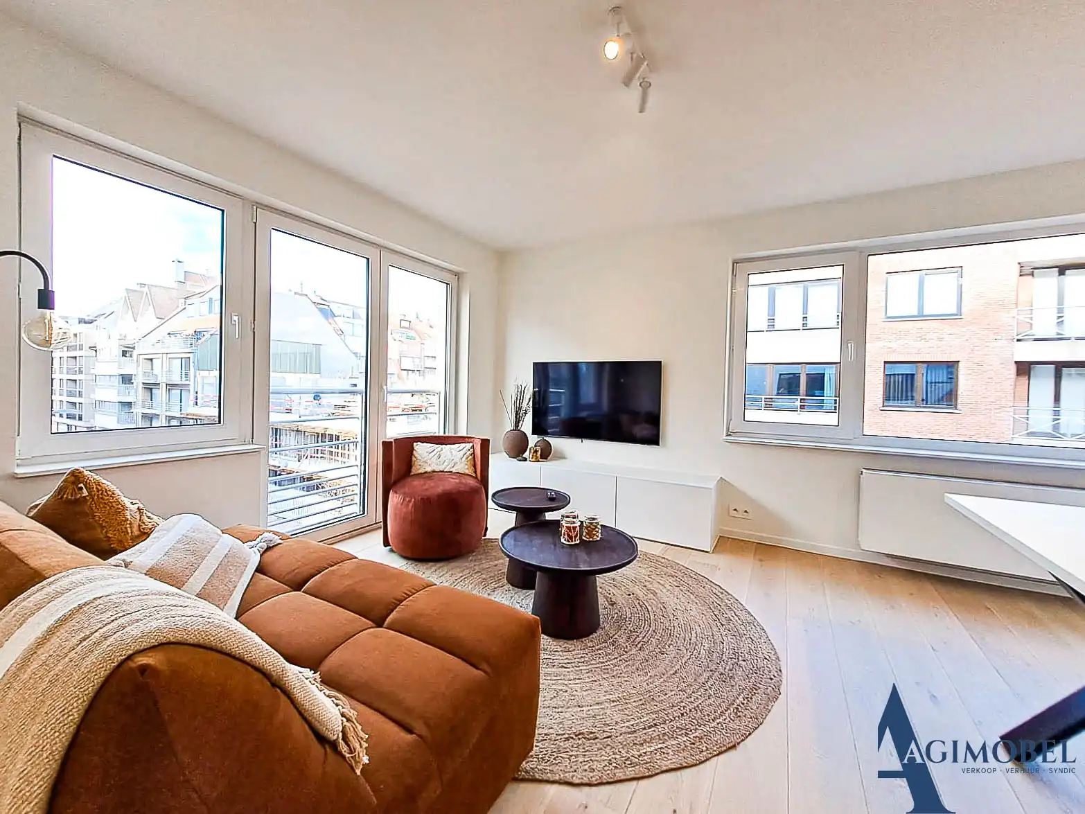 Hypermodern  hoek appartement met twee slaapkamers foto {{pictureIndex}}