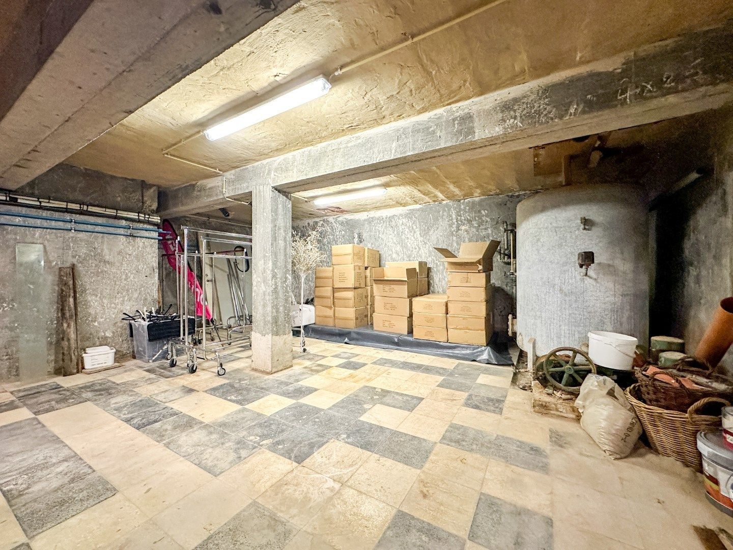 Instapklaar handelspand, te huur als pop-up voor uw commerciële droom, Veldegem. foto 11