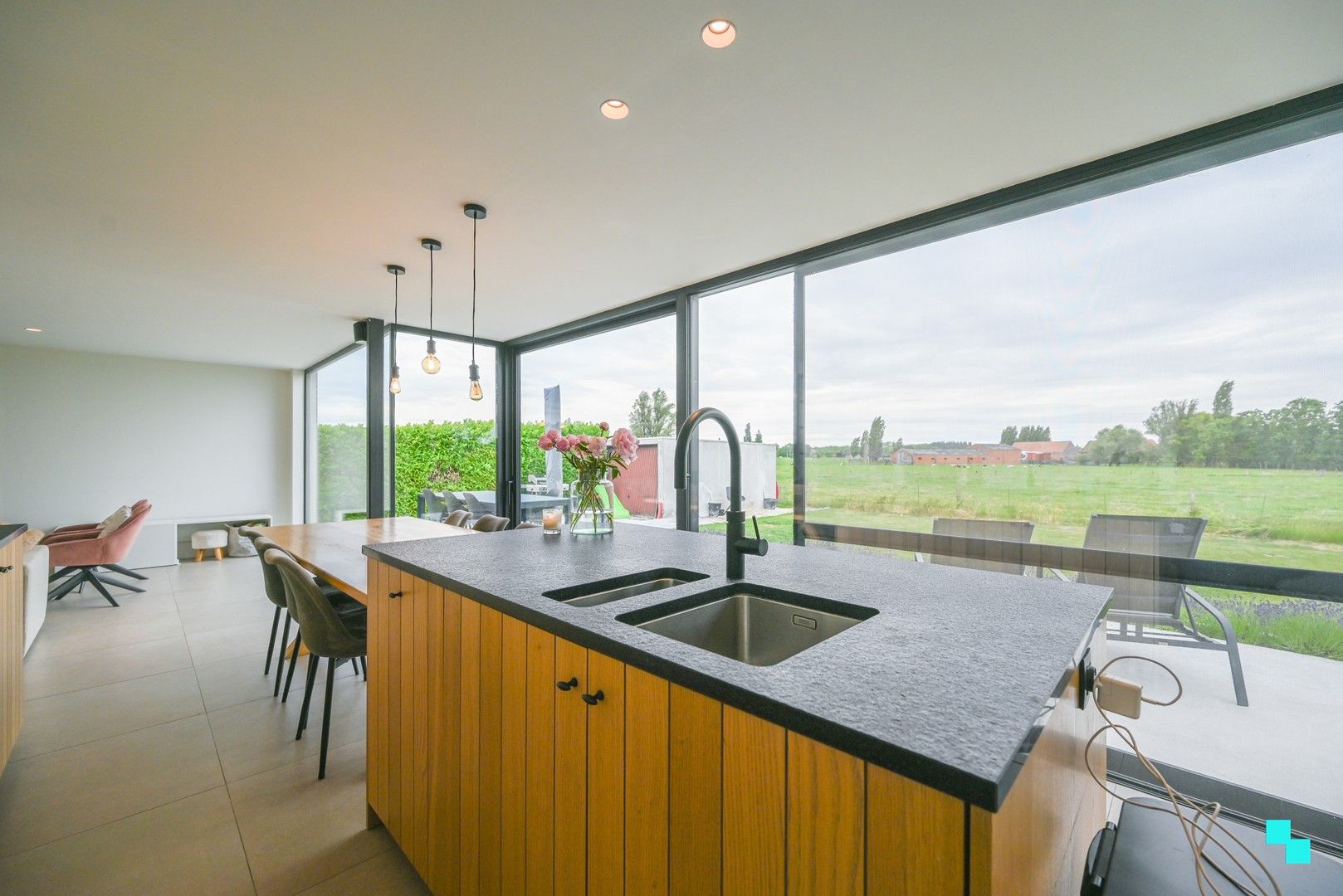Energiezuinige bungalowwoning met landelijk verzicht in Kuurne! foto 8
