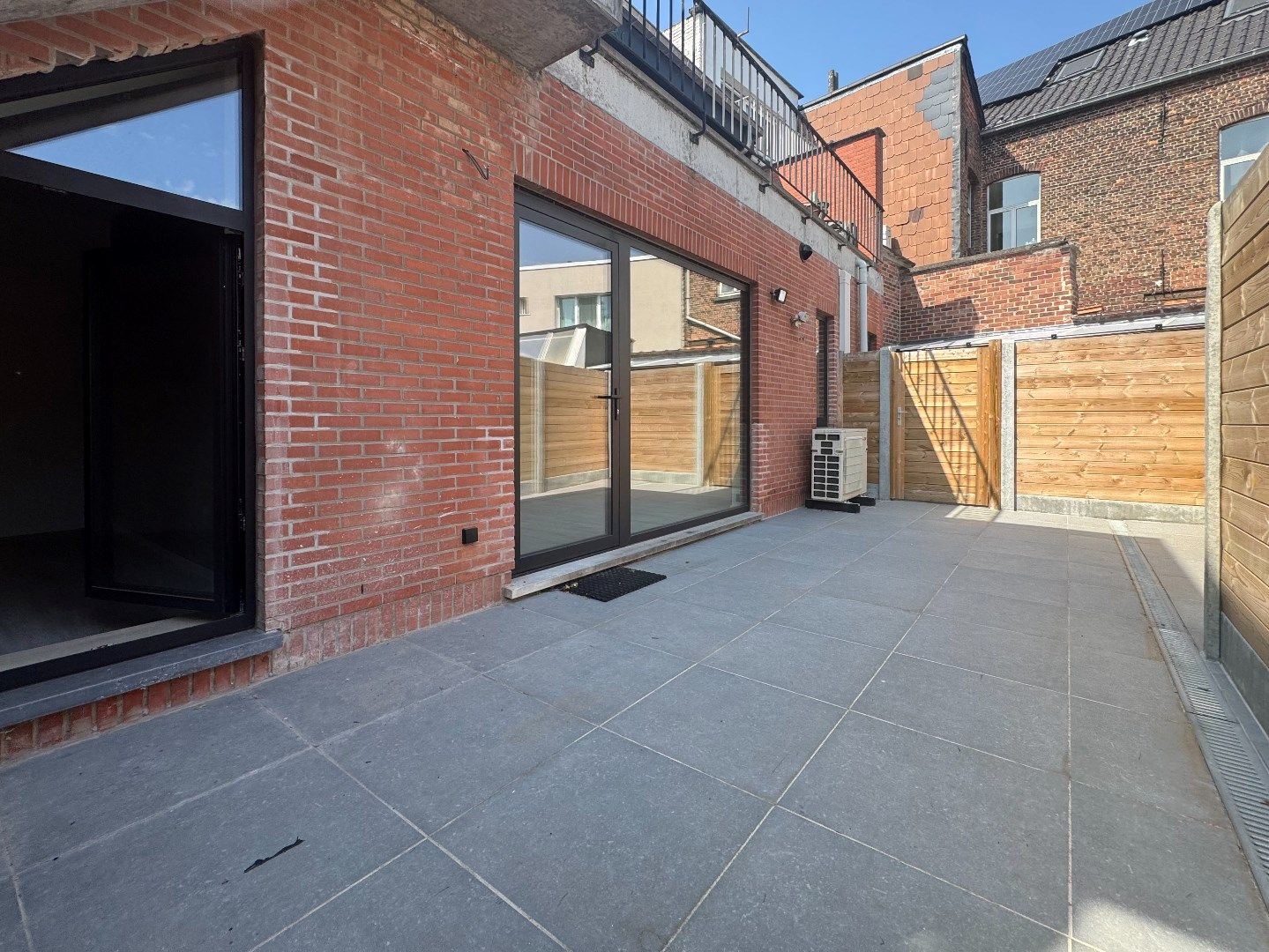 Volledig vernieuwd gelijkvloers-appartement in hartje Opwijk - 2 slpk foto 4