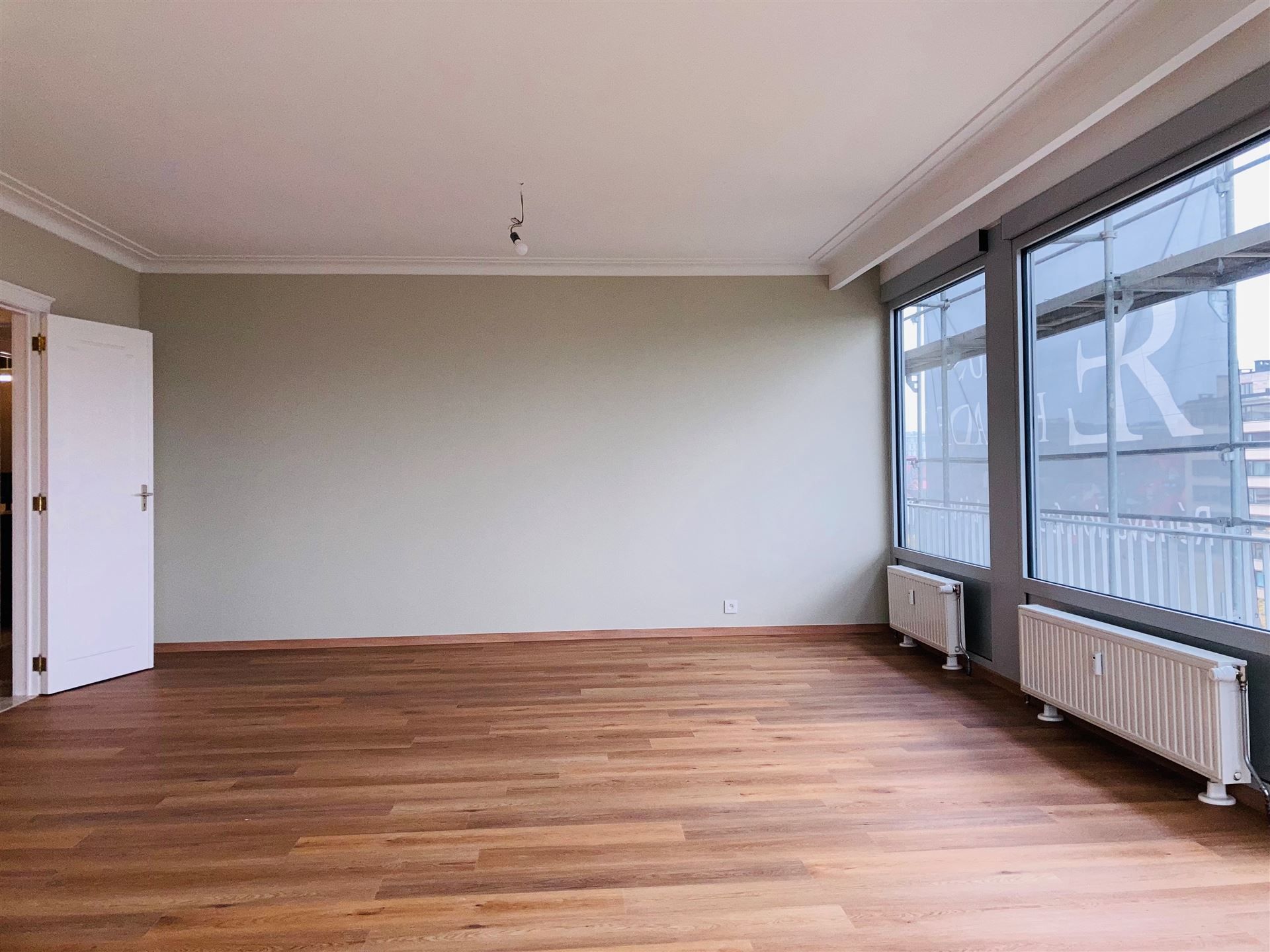 Mooi en lichtrijk gerenoveerde 2 SK appartement op de 9de verdiep - EU Wijk  foto 2