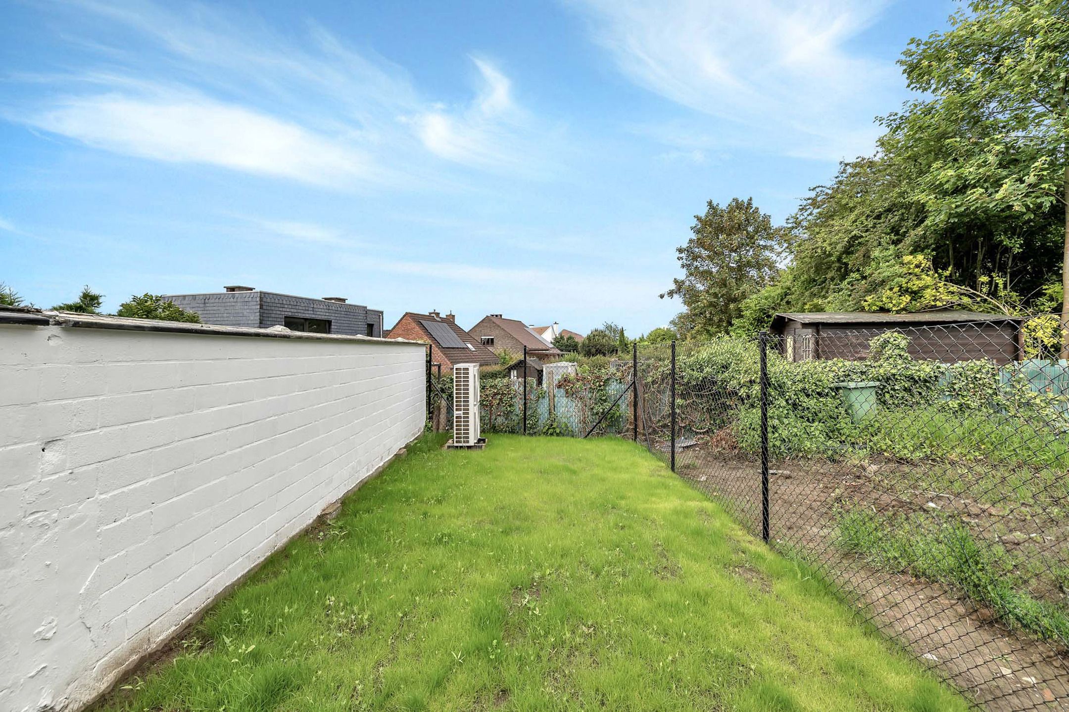 Gerenoveerde woning met drie slaapkamers en tuin  foto 24