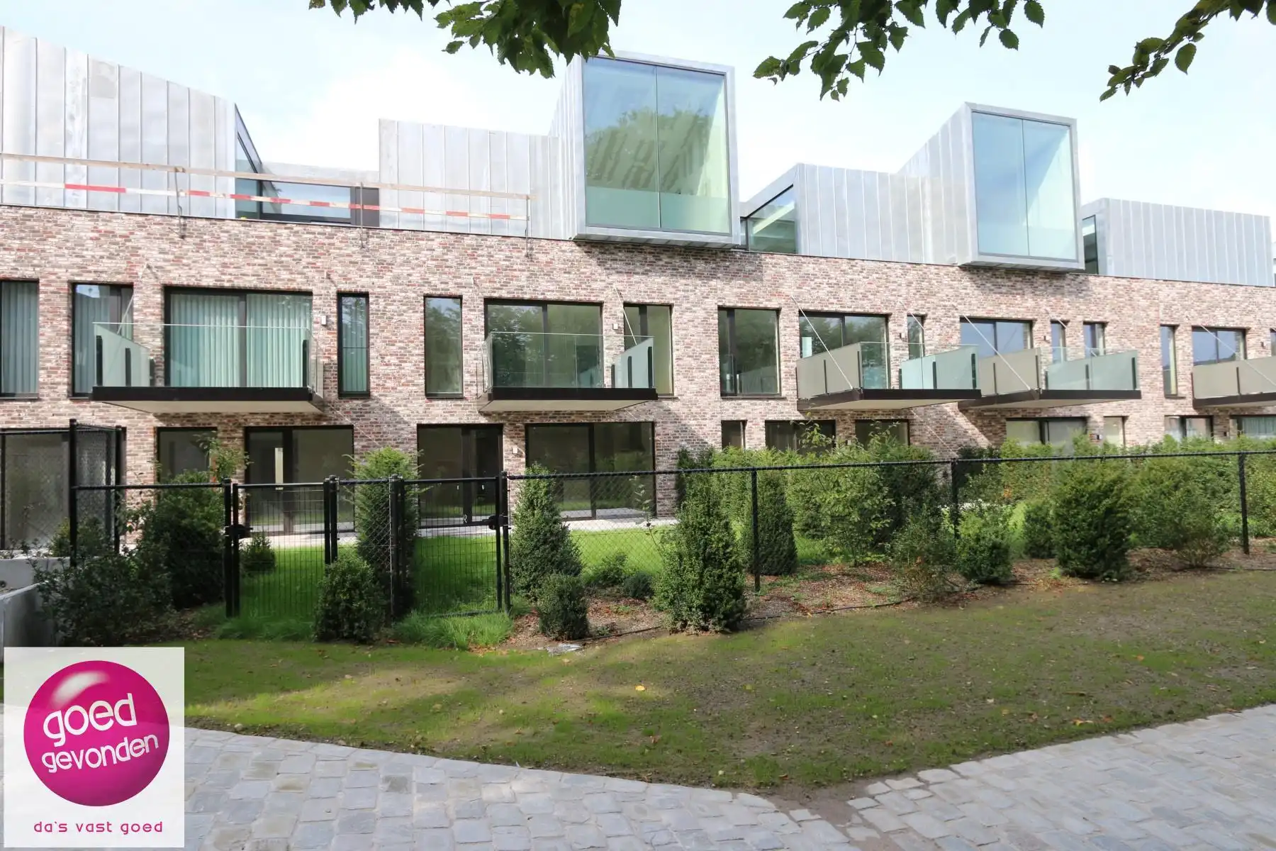 Gelijkvloers app - 1 SLK - Terras + tuin foto {{pictureIndex}}