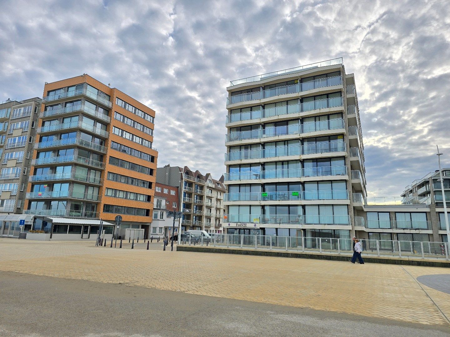 Gerenoveerde studio met slaaphoek en frontaal zeezicht foto 13