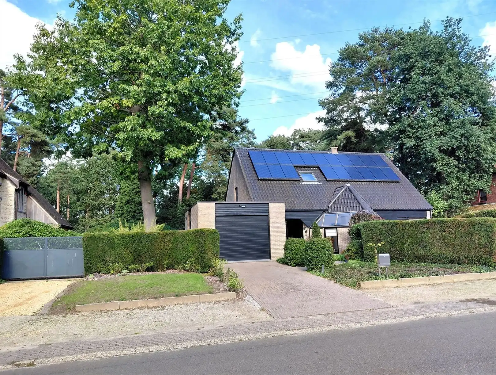 TE HUUR: Unieke woning met 3 slaapkamers en prachtige tuin te Houthalen! foto 3