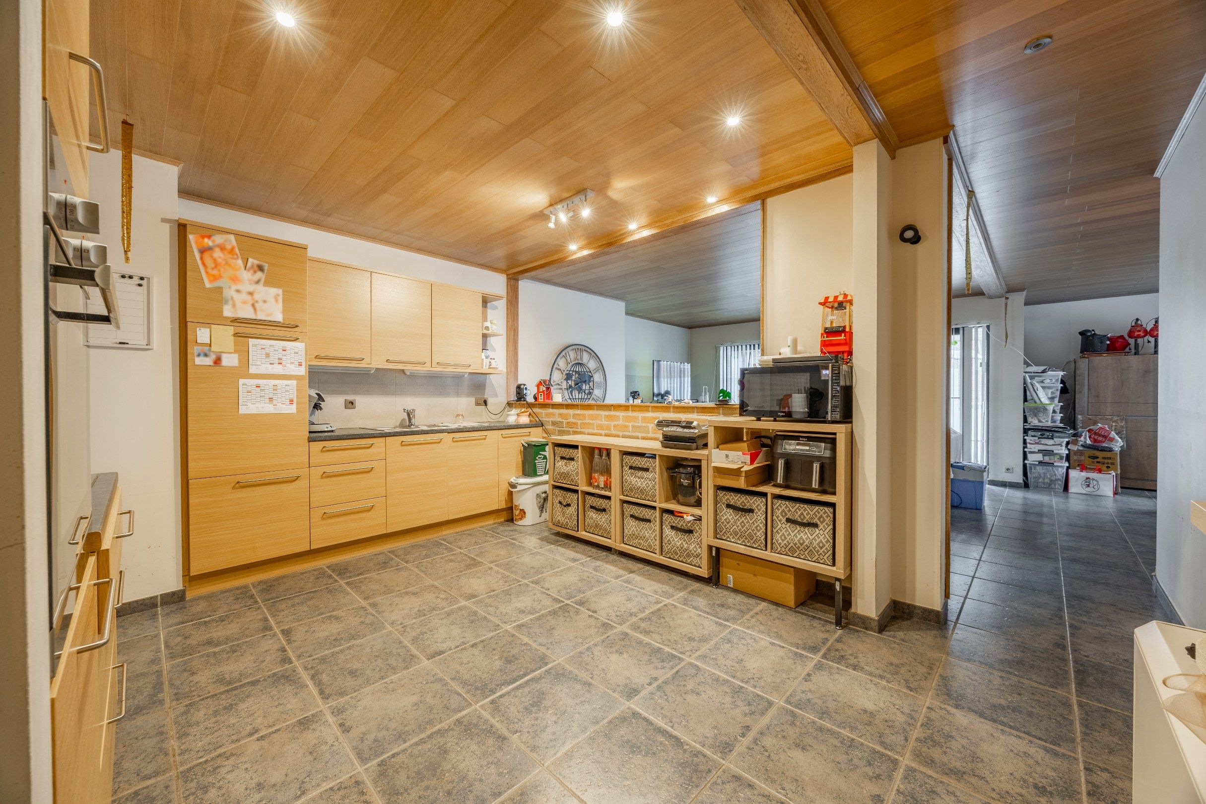 RUIM GELIJKVLOERS APPARTEMENT  foto 5
