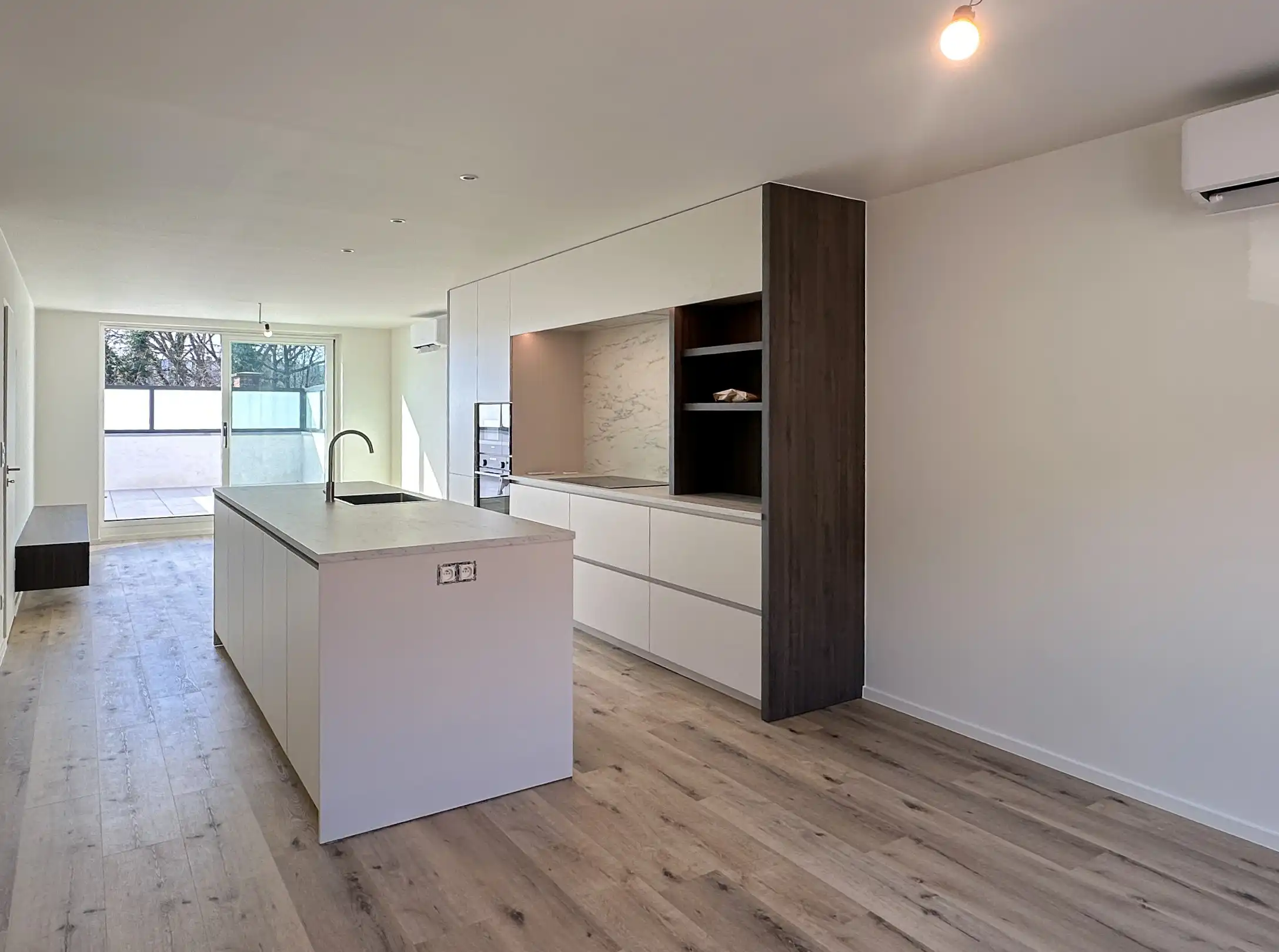 Energiezuinige woning met 3 slaapkamers en garage nabij het centrum foto {{pictureIndex}}