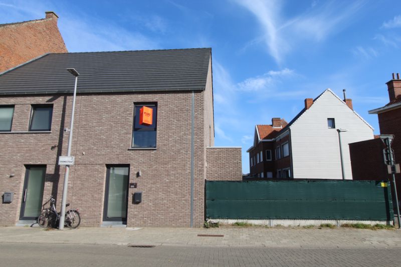 ​​​​​​​Recente halfopen woning in centrum van Heule foto 15