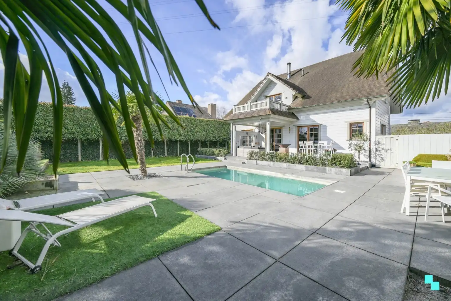 Kwalitatieve villa met zwembad foto {{pictureIndex}}