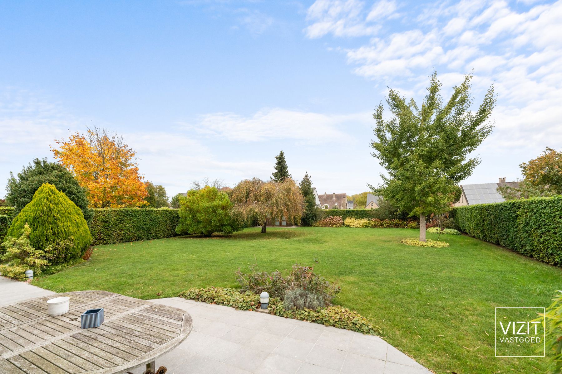 Ruime villa met mooie aangelegde tuin op toplocatie foto 4