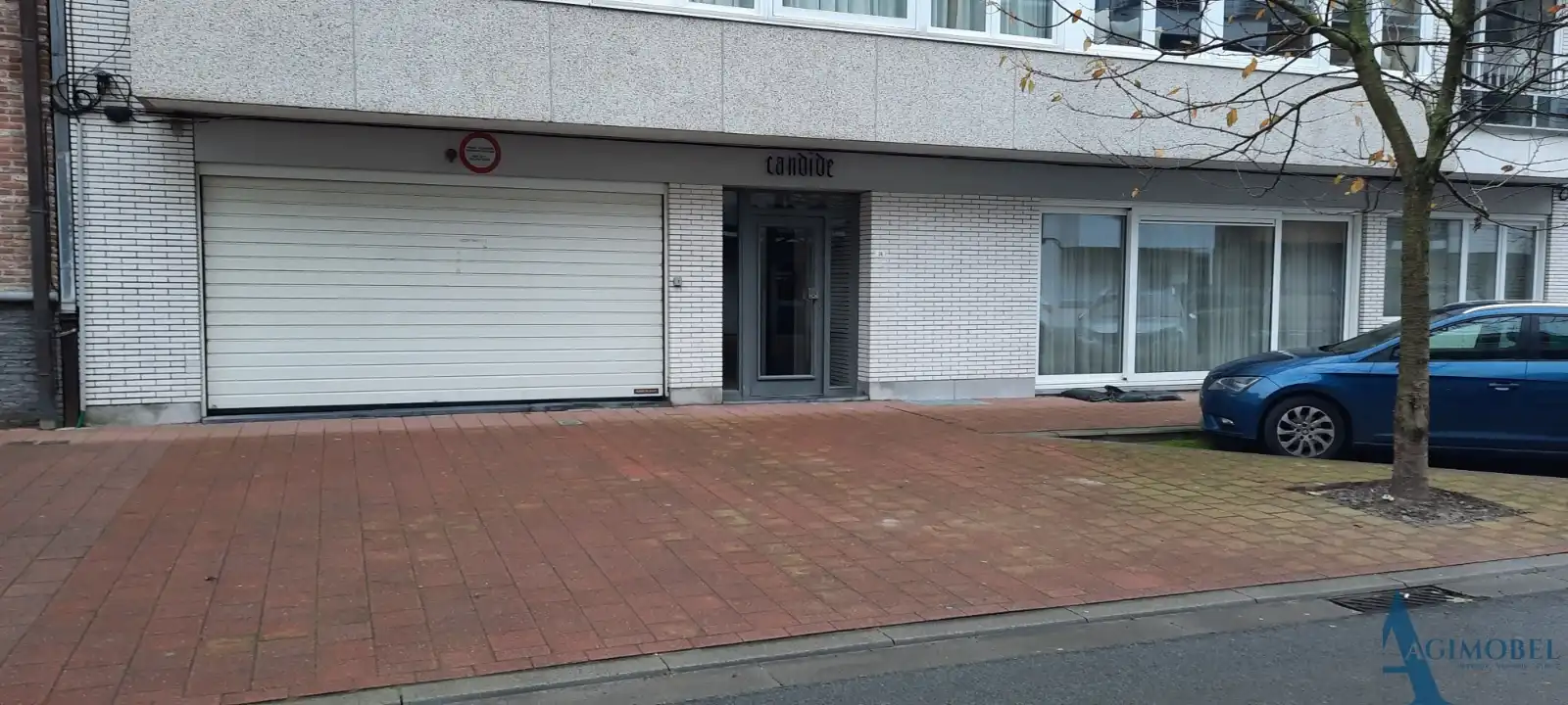 Autostaanplaats op niveau -1 nabij de Dumortierlaan te Knokke foto {{pictureIndex}}